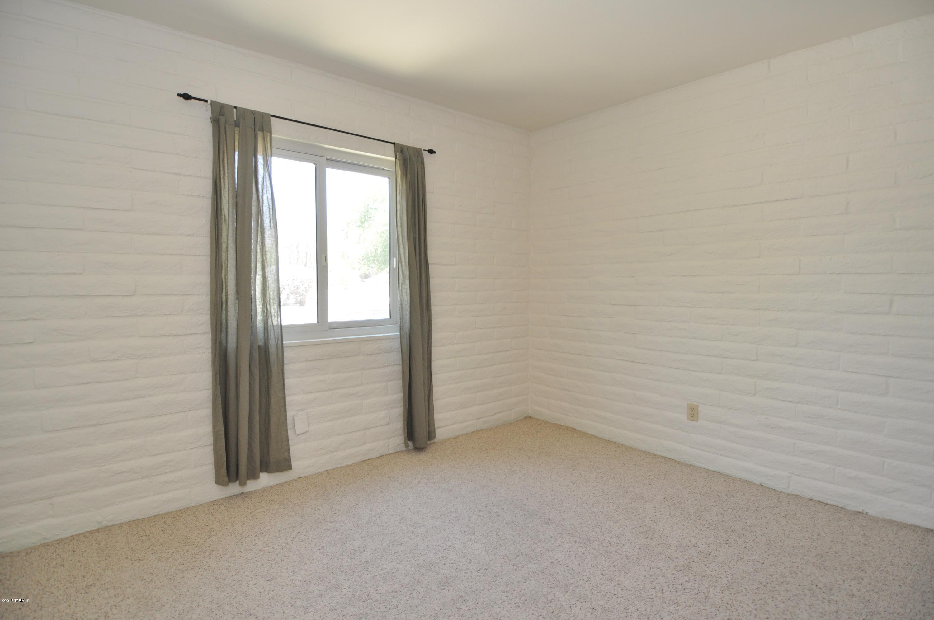 3326 N Camino Los Brazos