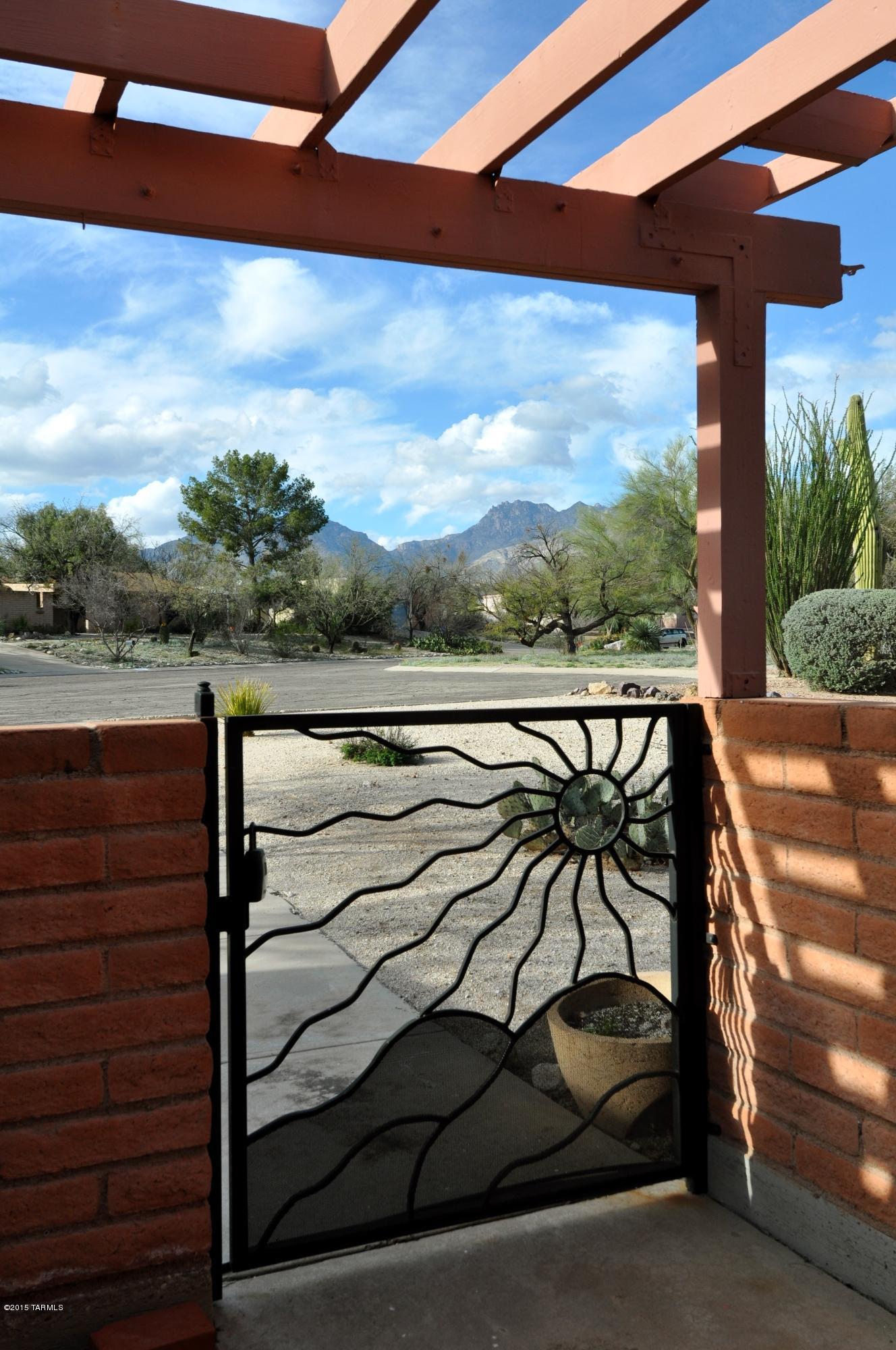 3326 N Camino Los Brazos