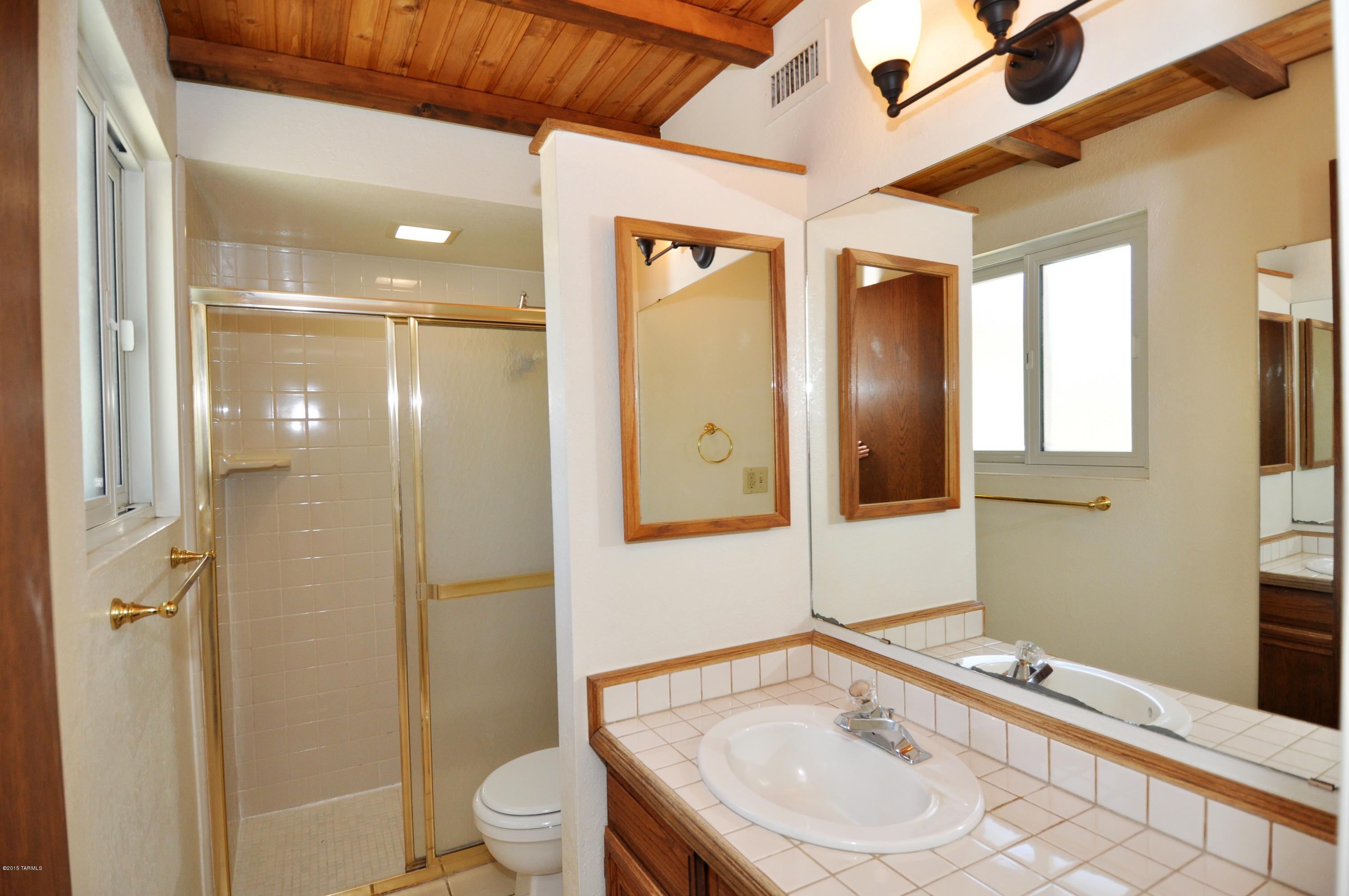 3326 N Camino Los Brazos