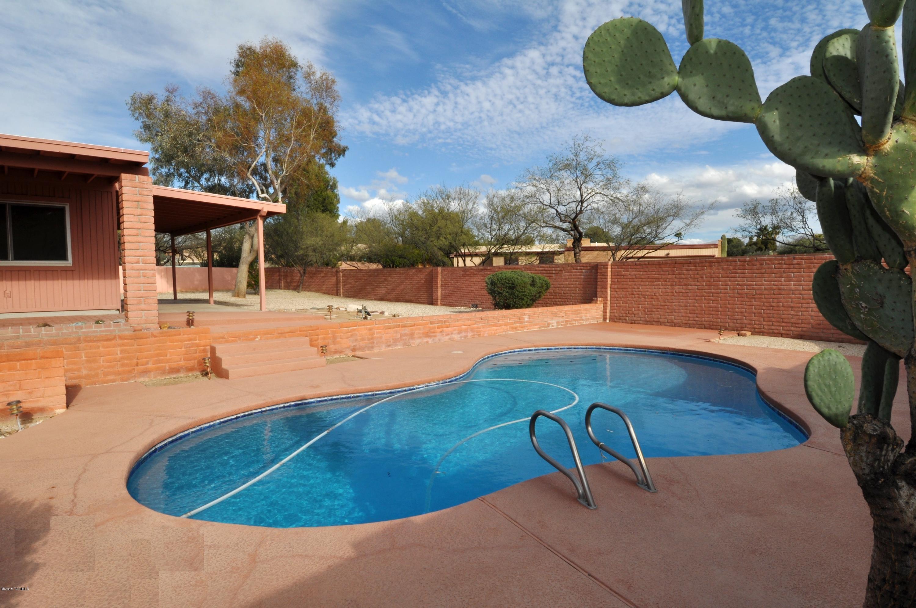 3326 N Camino Los Brazos