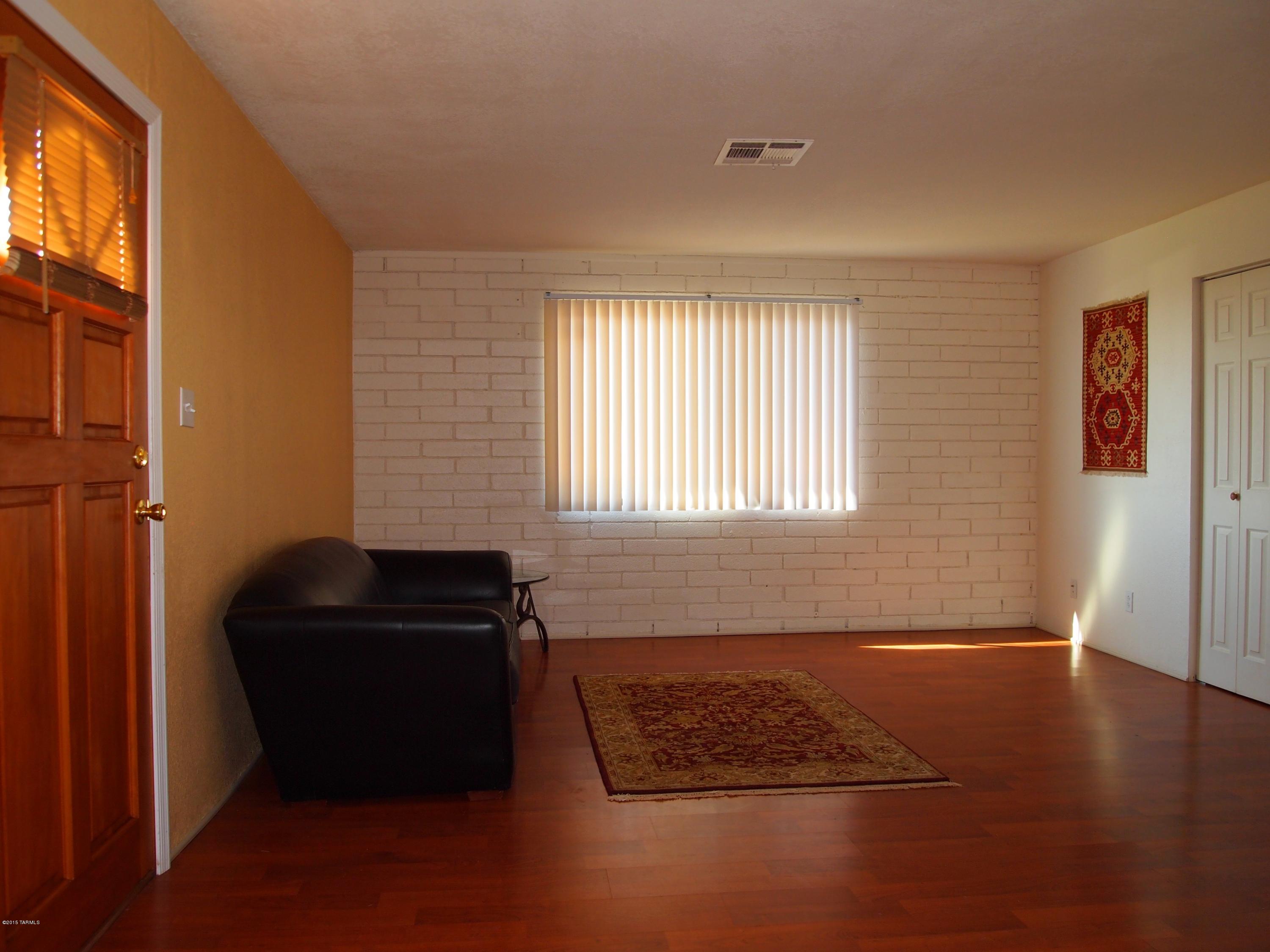 1485 N Calle Valencia