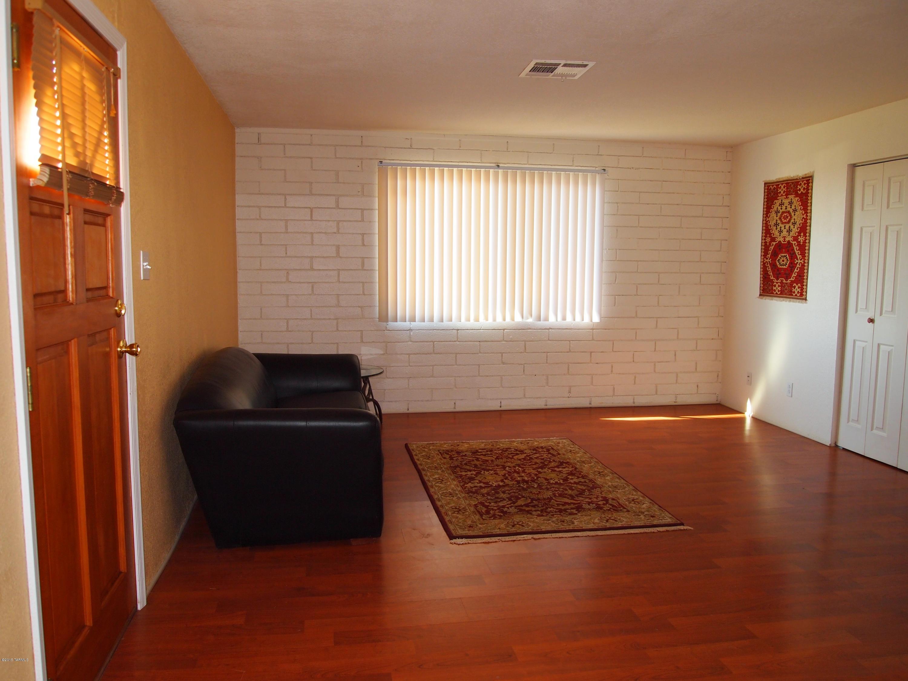 1485 N Calle Valencia