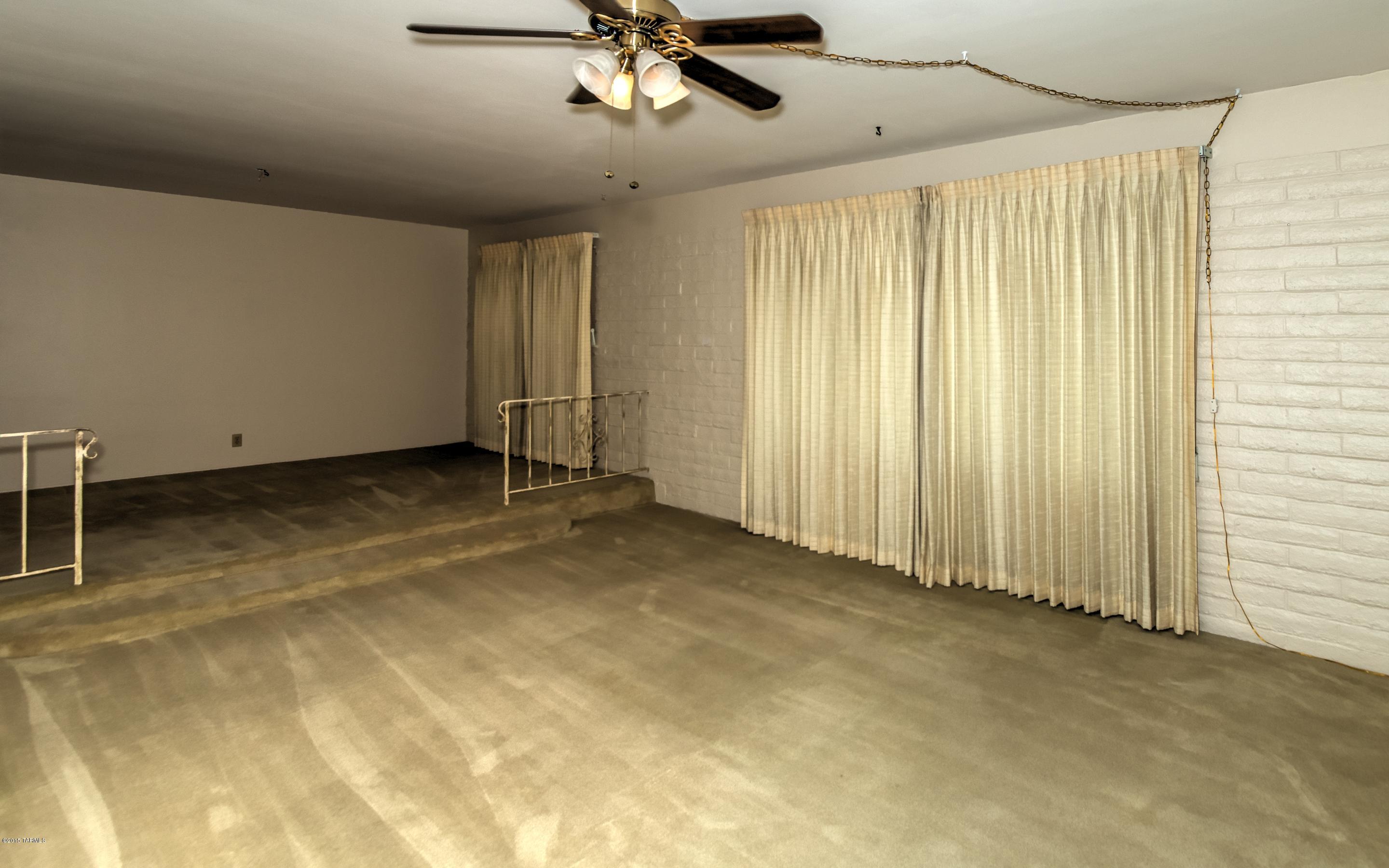 3451 N Calle Largo