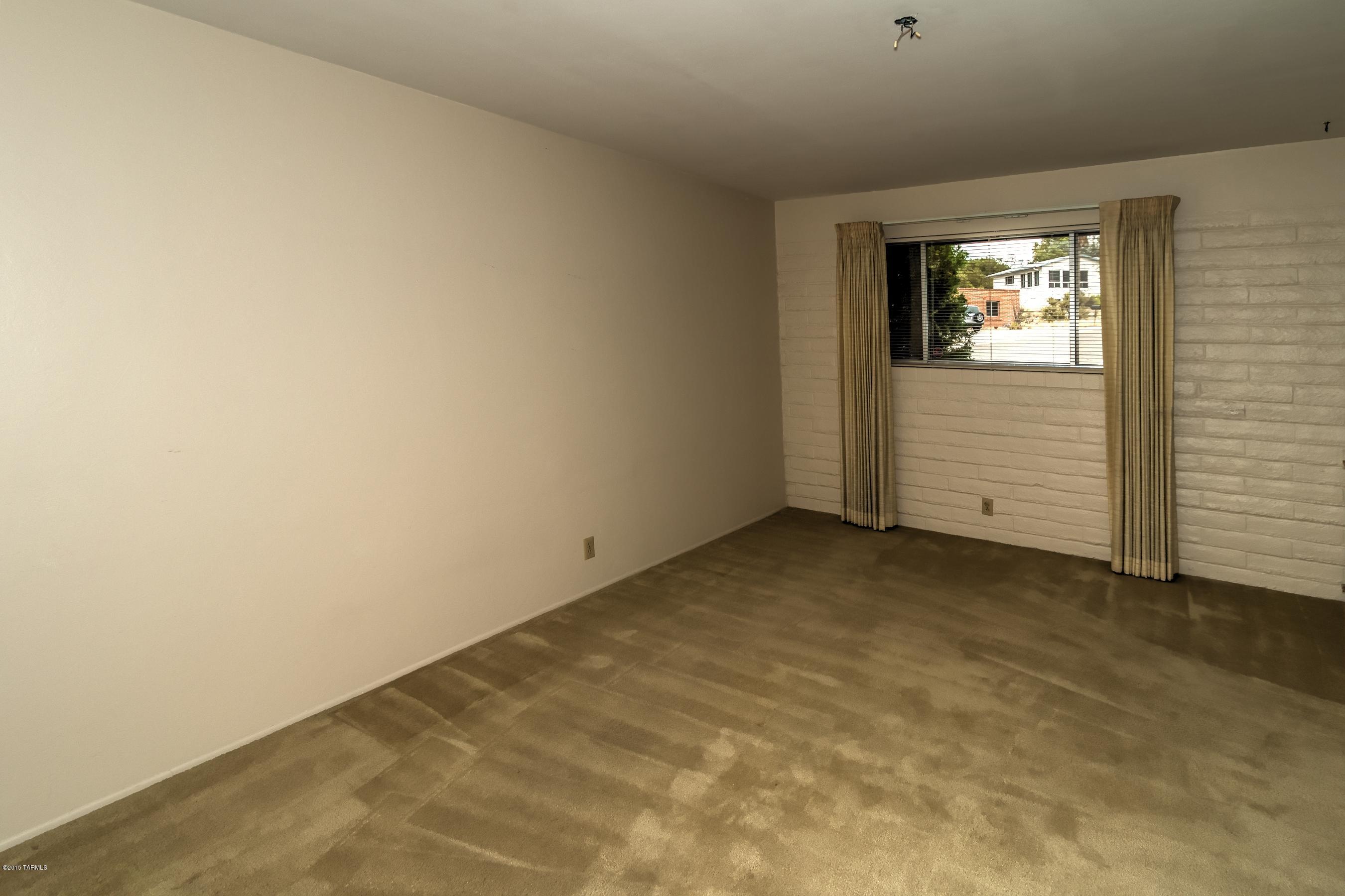 3451 N Calle Largo