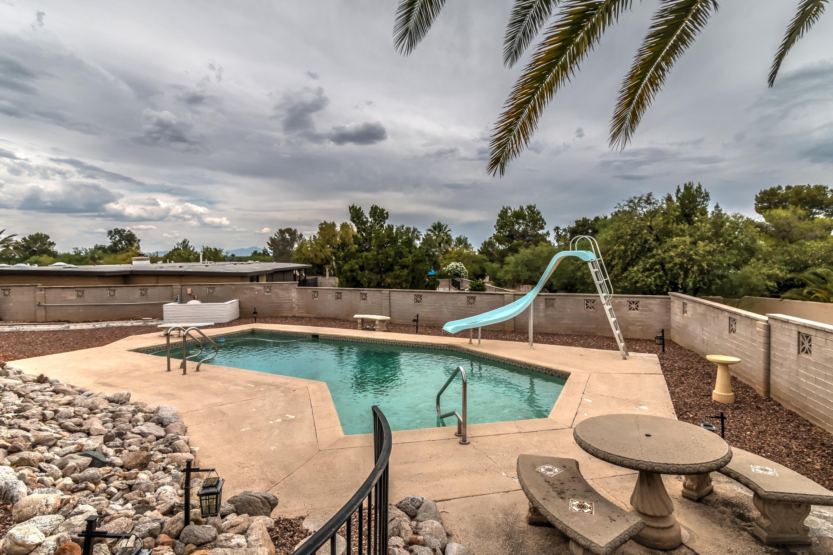 3451 N Calle Largo