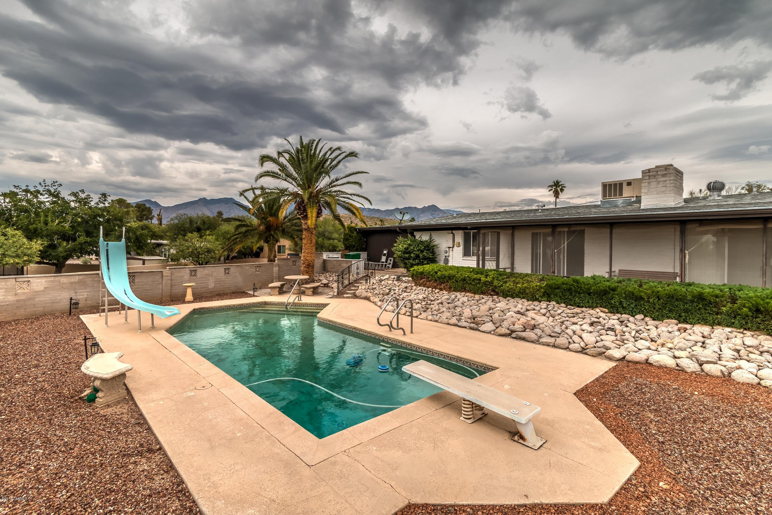3451 N Calle Largo
