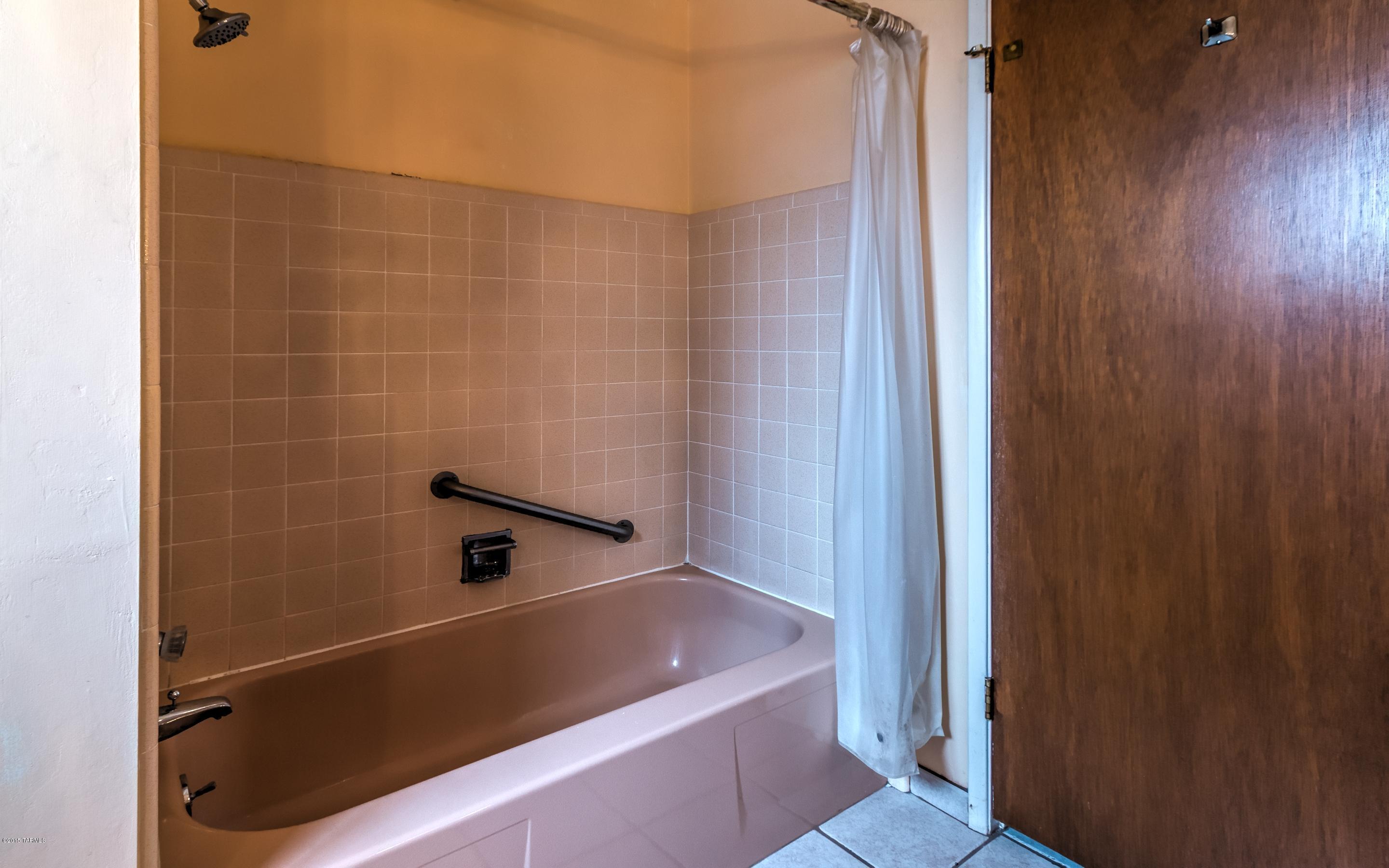 3451 N Calle Largo