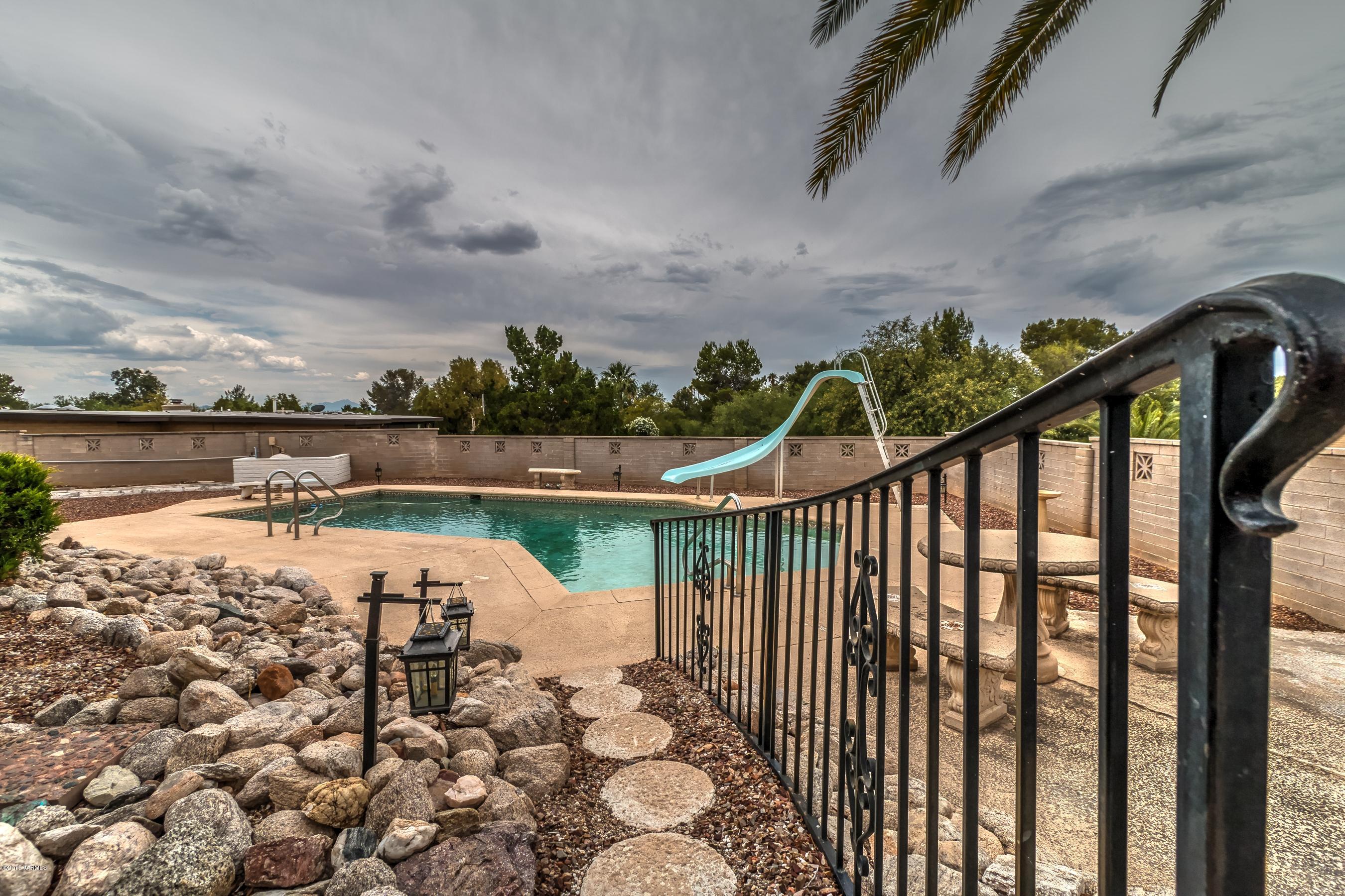 3451 N Calle Largo
