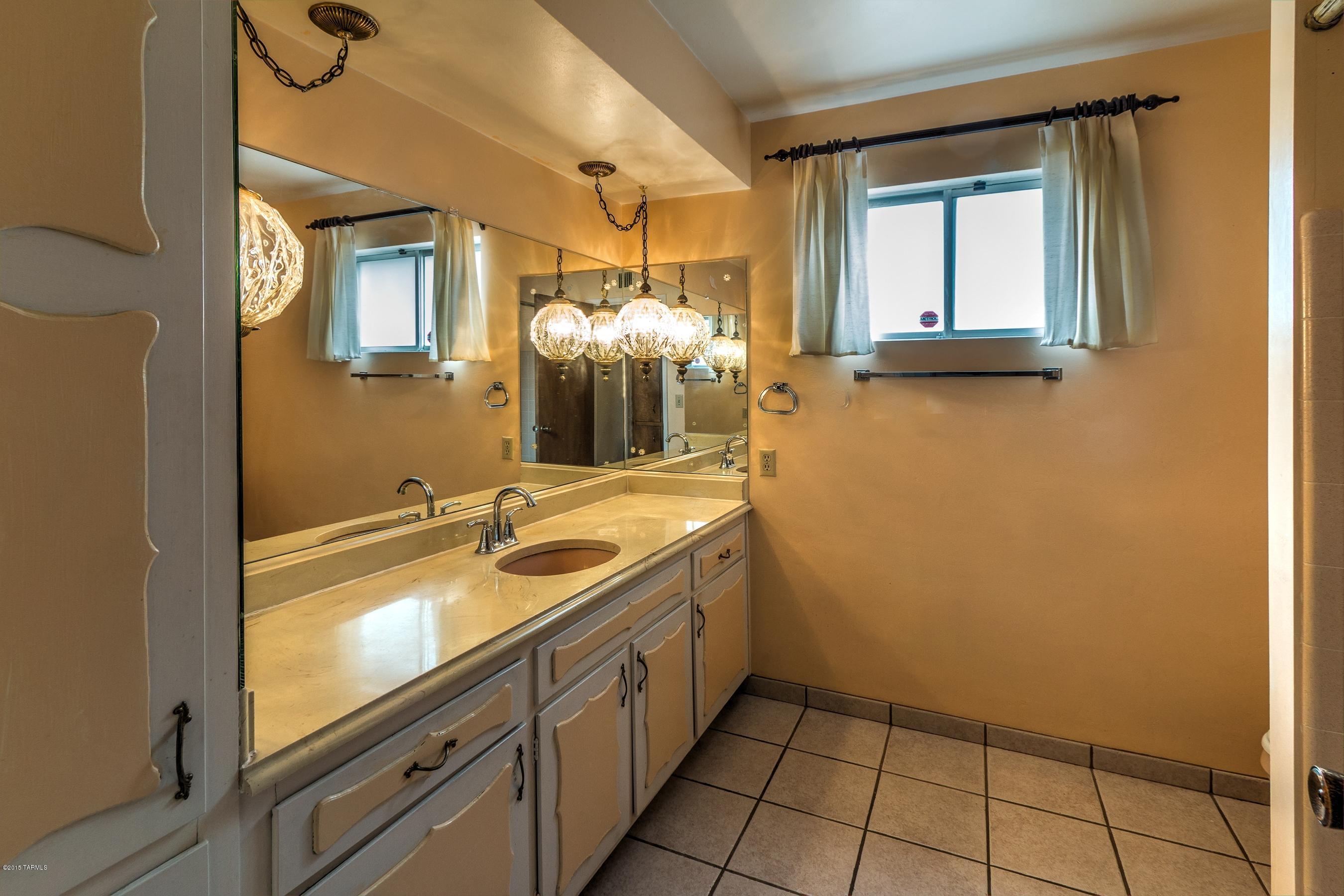 3451 N Calle Largo