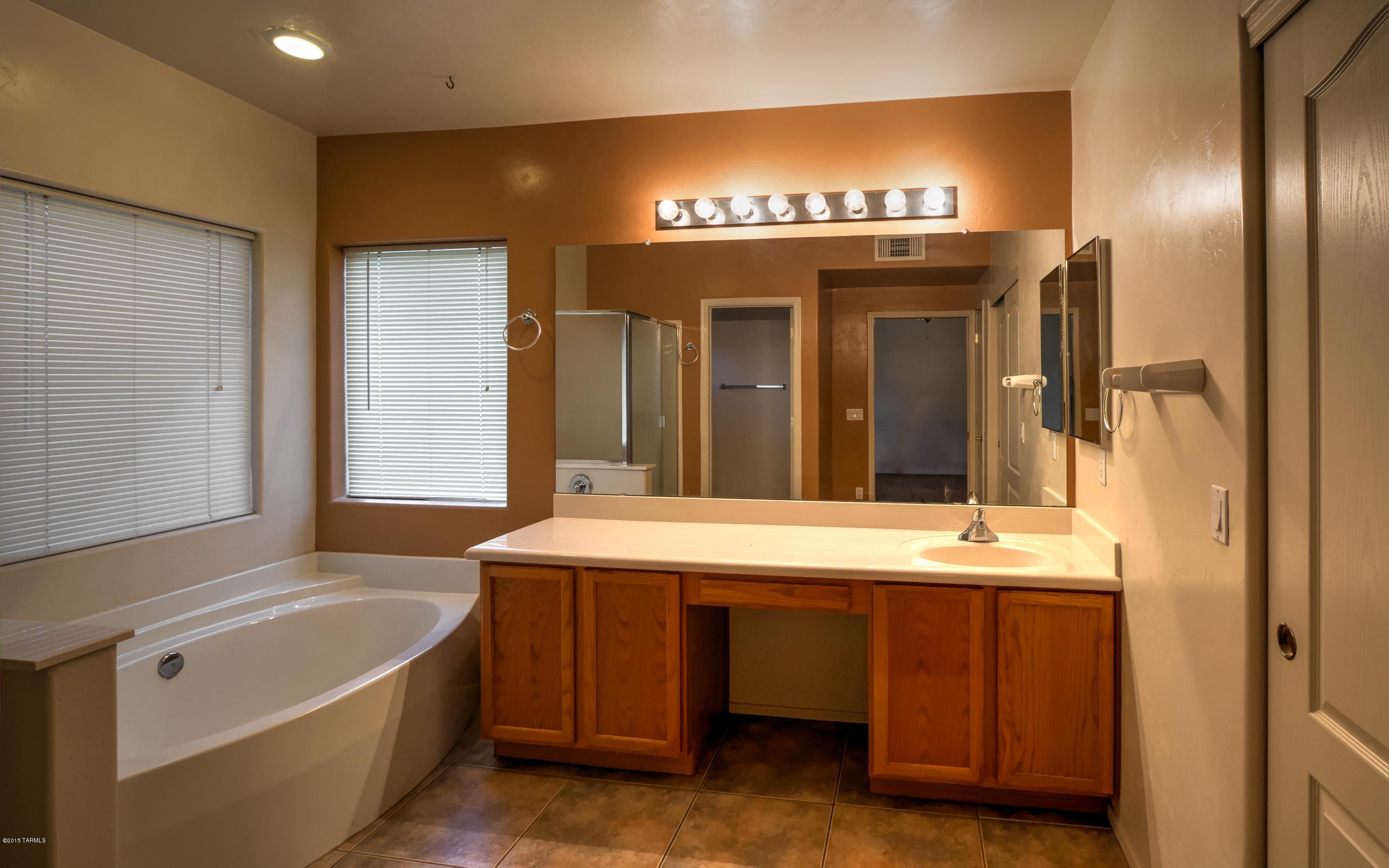 1494 N Camino Villa Bonita