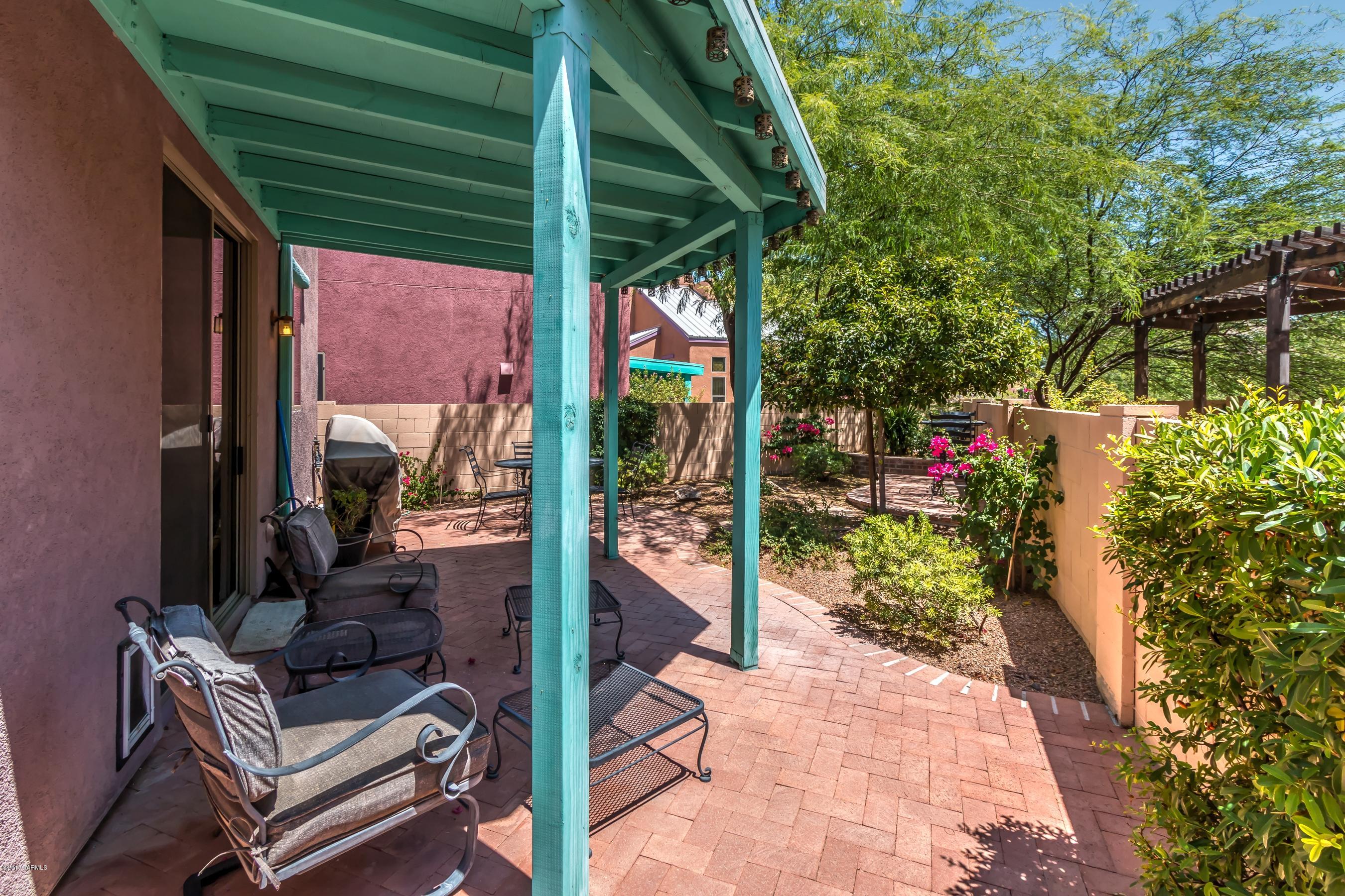 953 W Calle Carasol