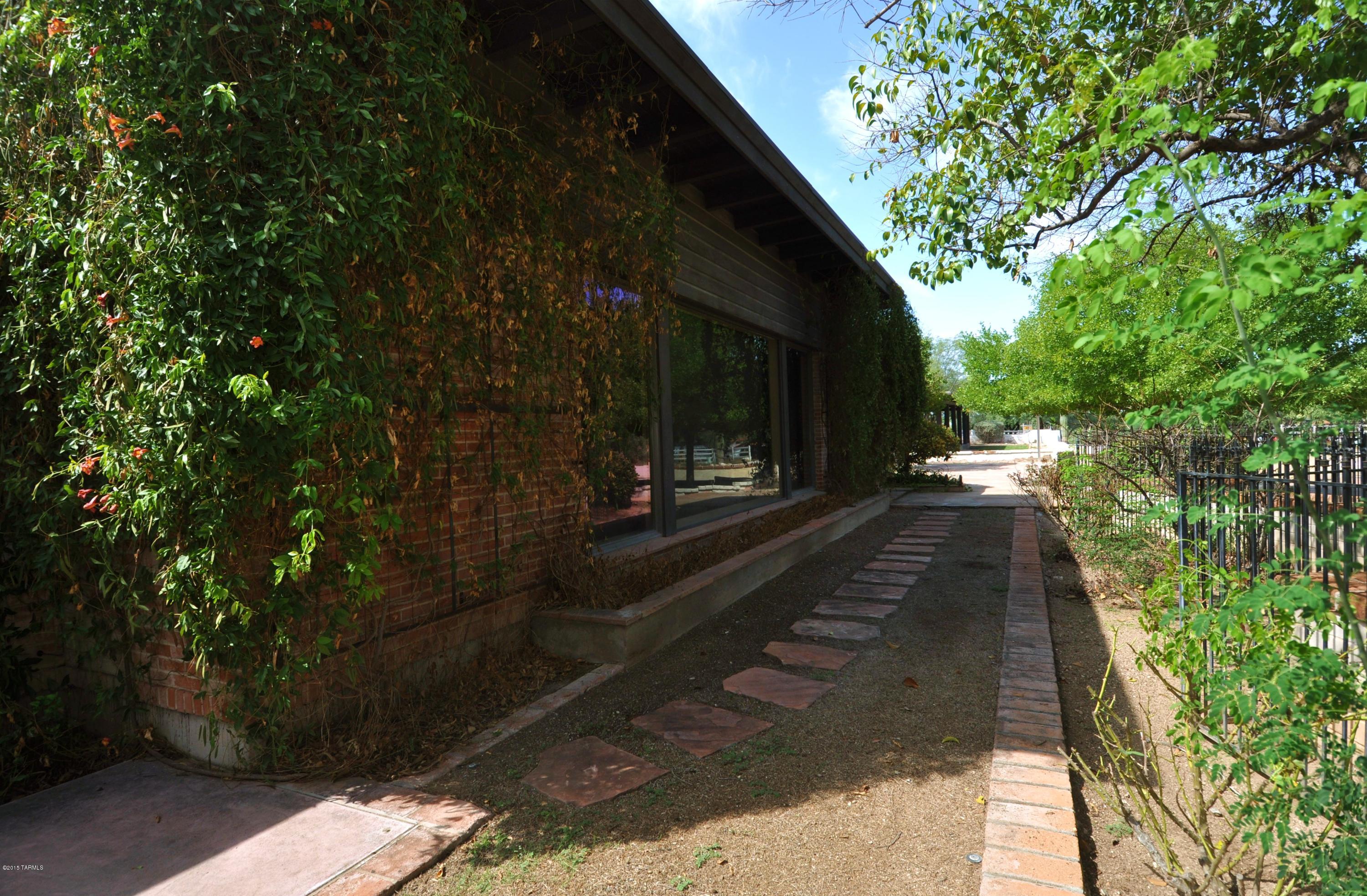 1280 N Spud Rock Place