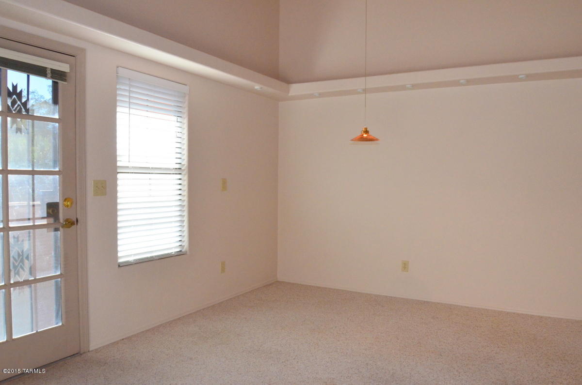 5313 N Calle del Rocio