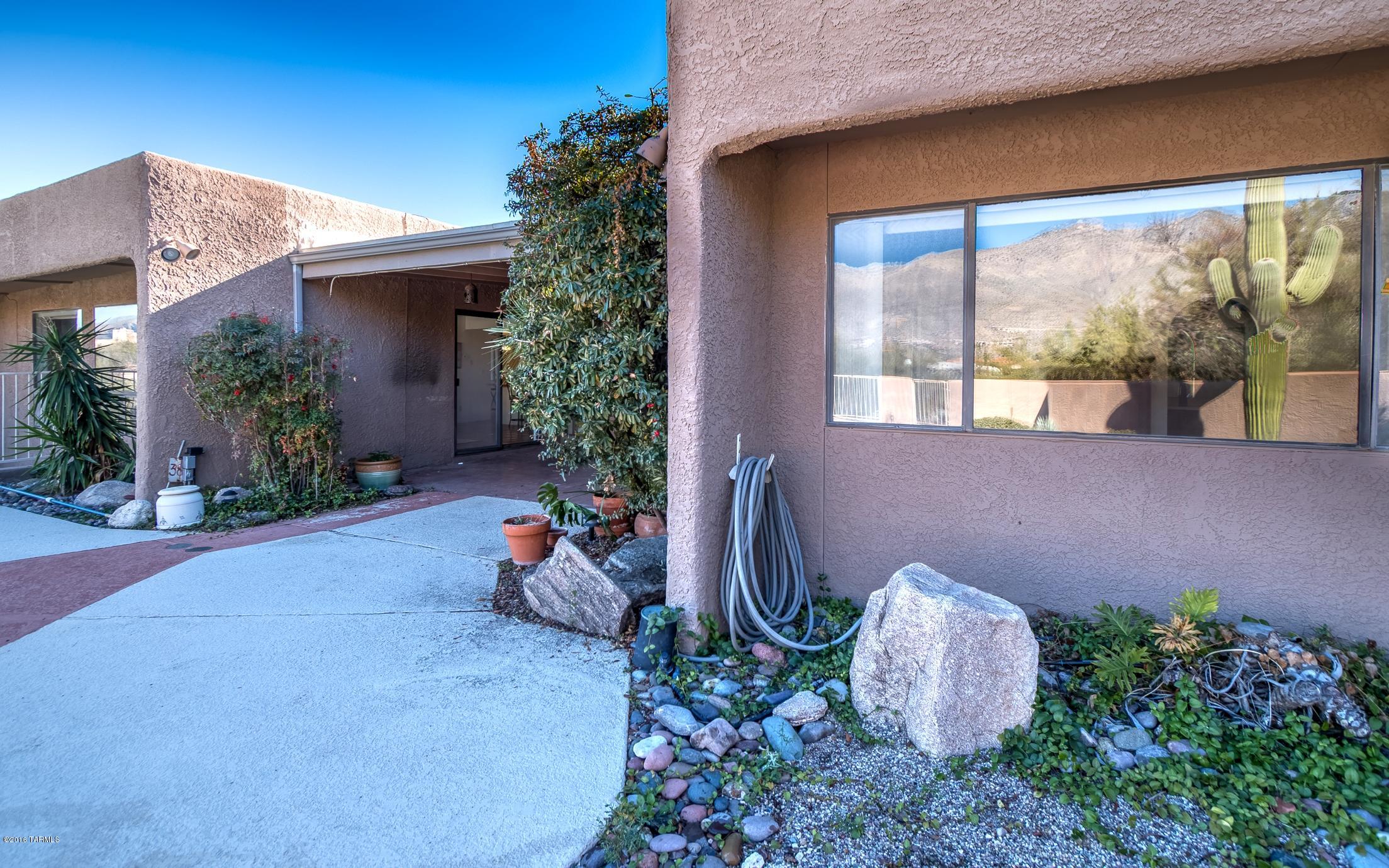5880 N Via Amable