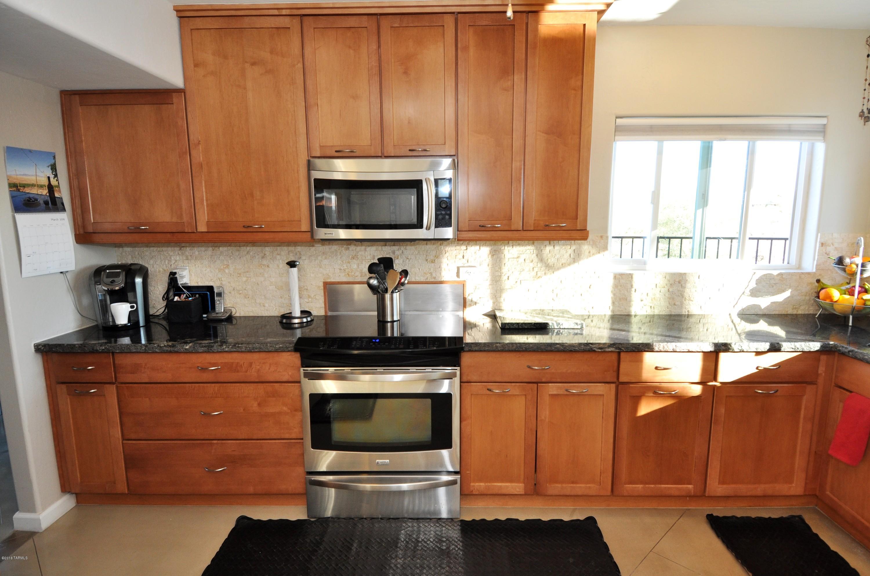 1561 W Las Lomitas Road