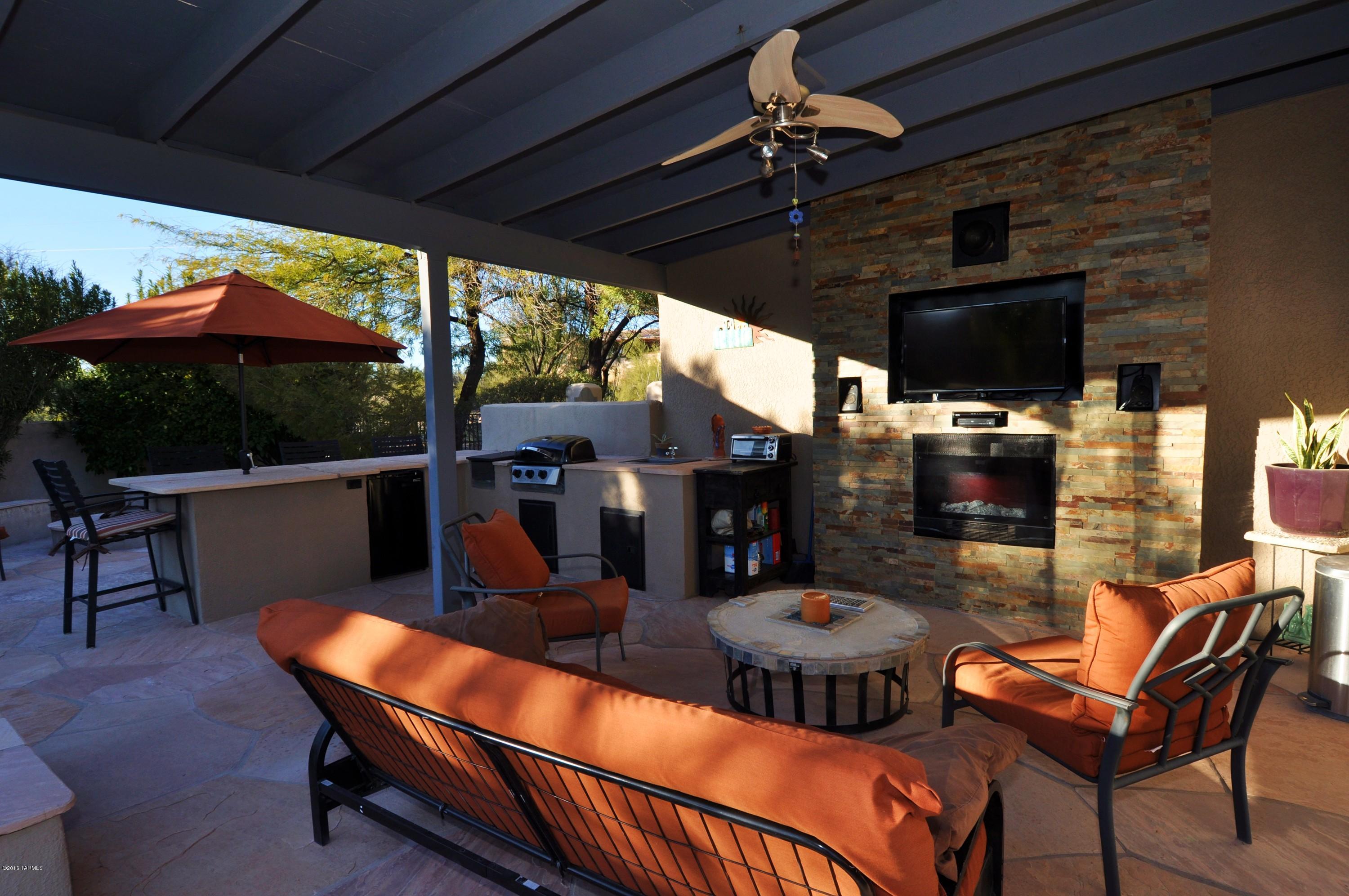 1561 W Las Lomitas Road