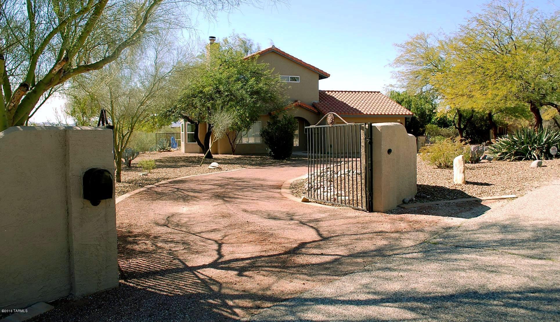1561 W Las Lomitas Road