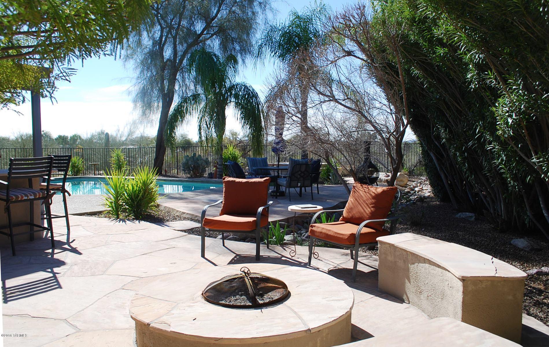 1561 W Las Lomitas Road