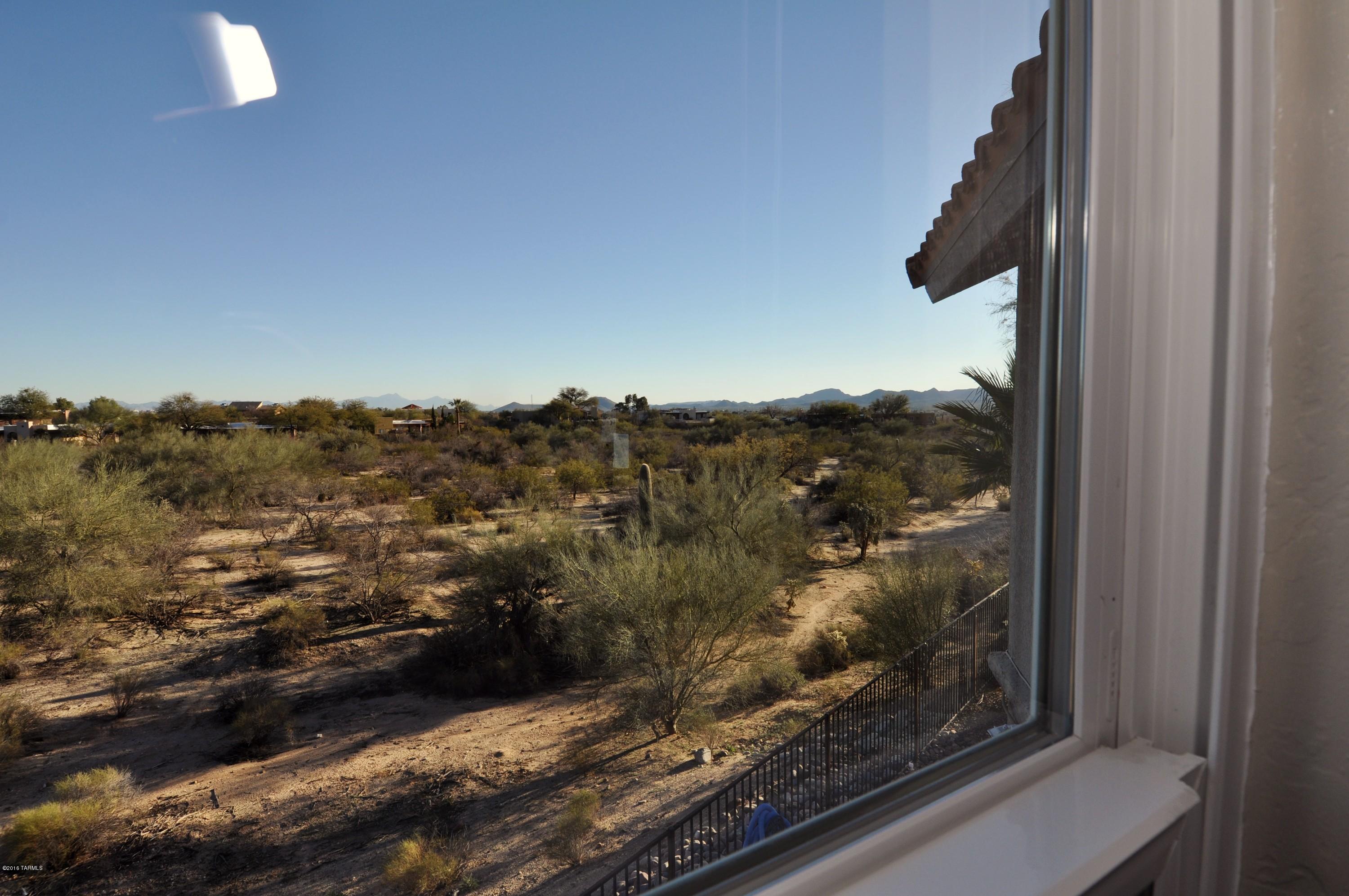 1561 W Las Lomitas Road