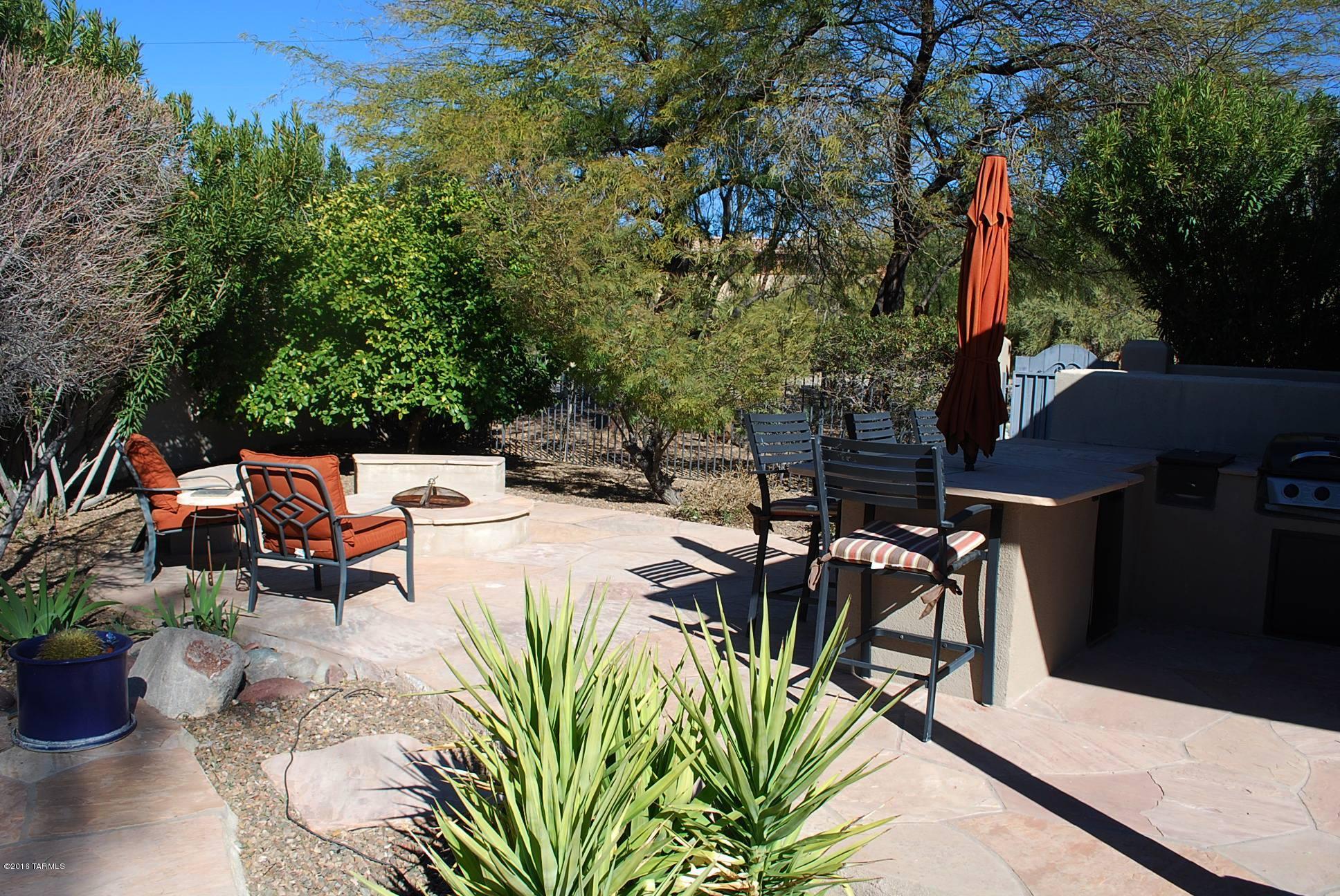 1561 W Las Lomitas Road