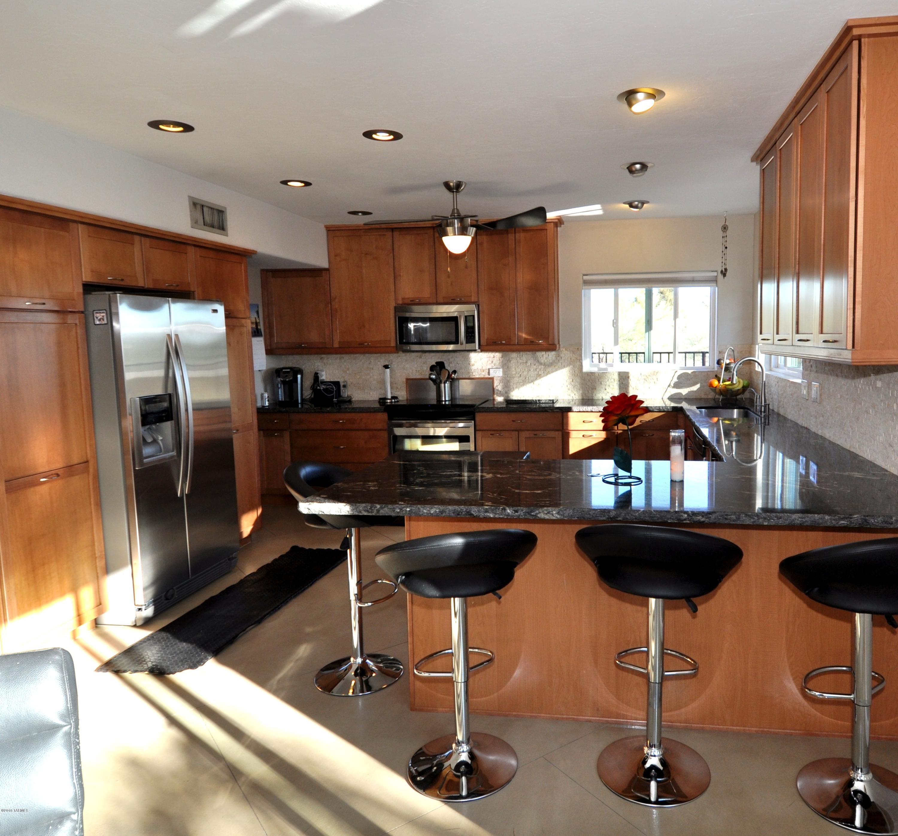 1561 W Las Lomitas Road