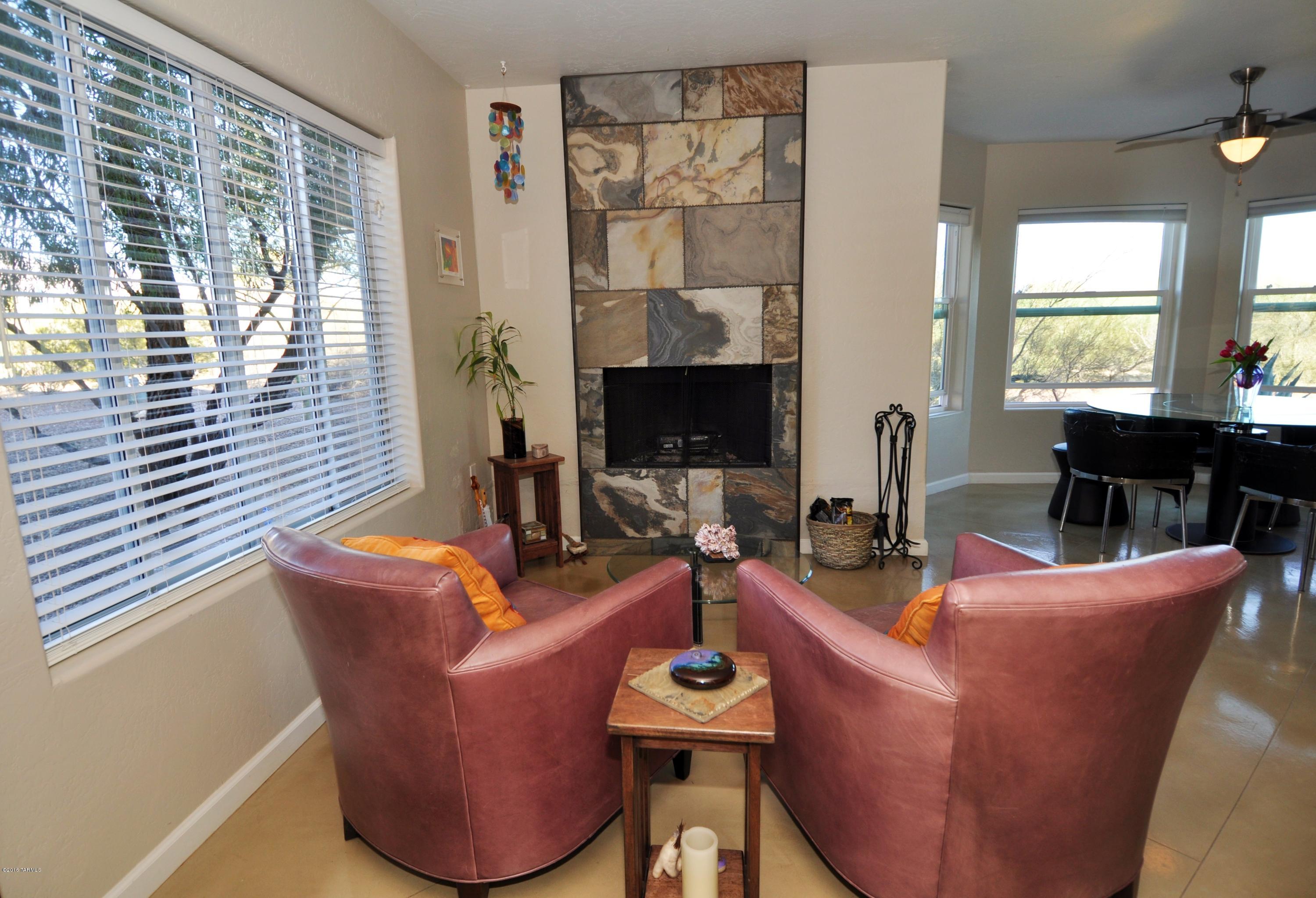 1561 W Las Lomitas Road
