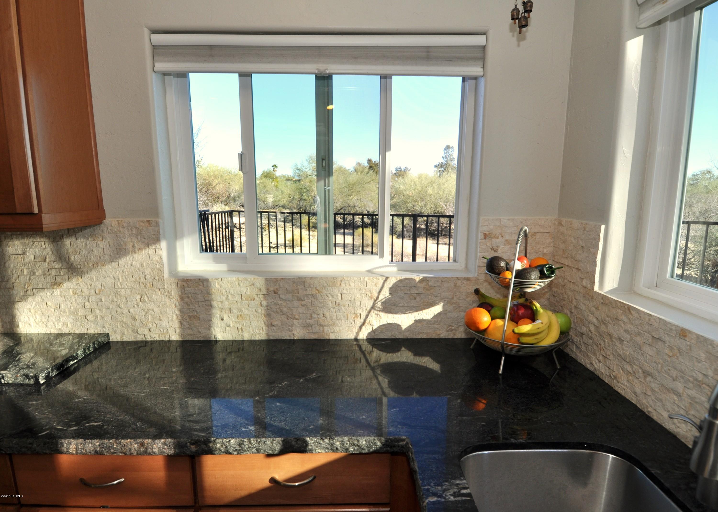 1561 W Las Lomitas Road