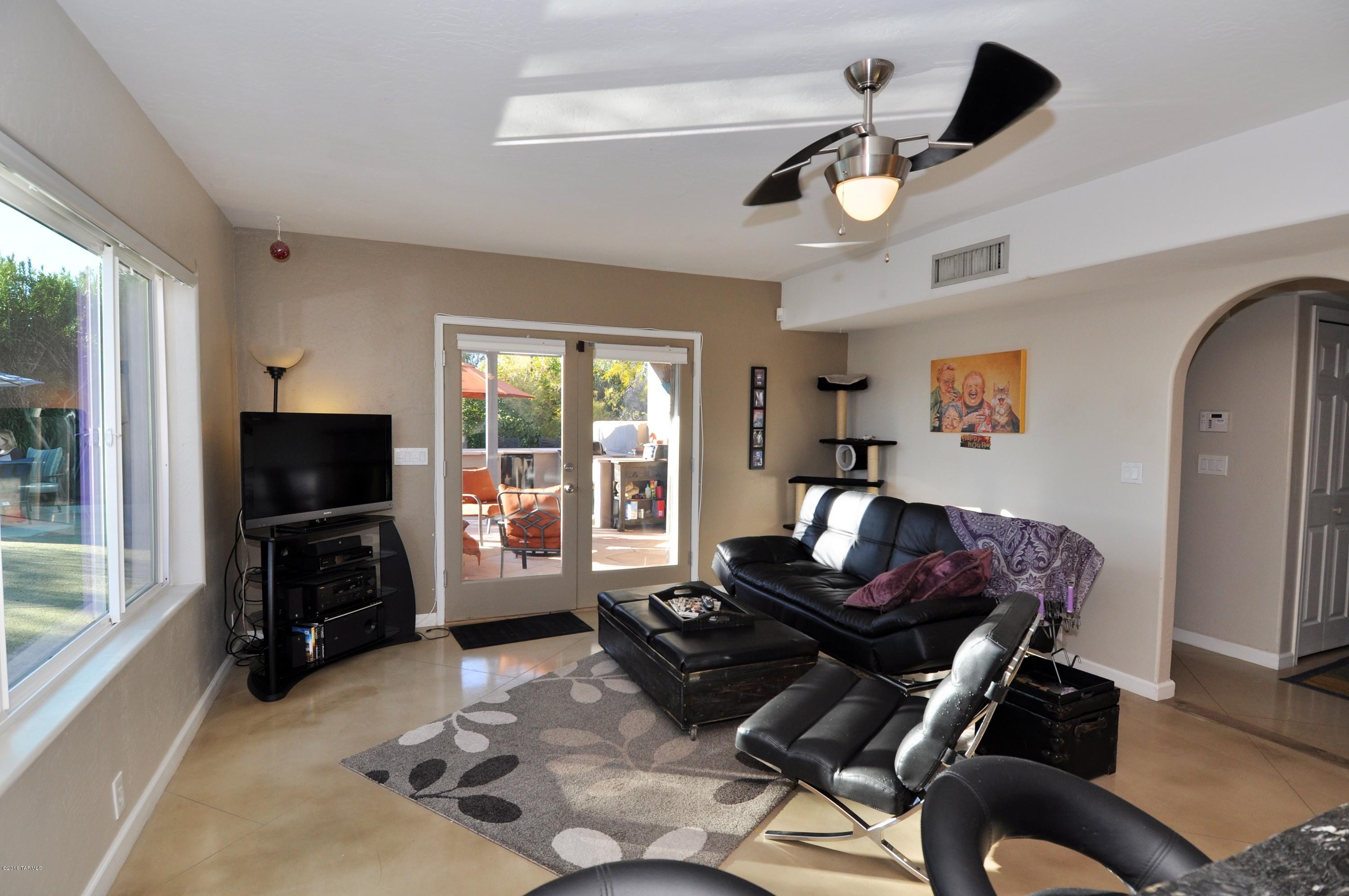 1561 W Las Lomitas Road