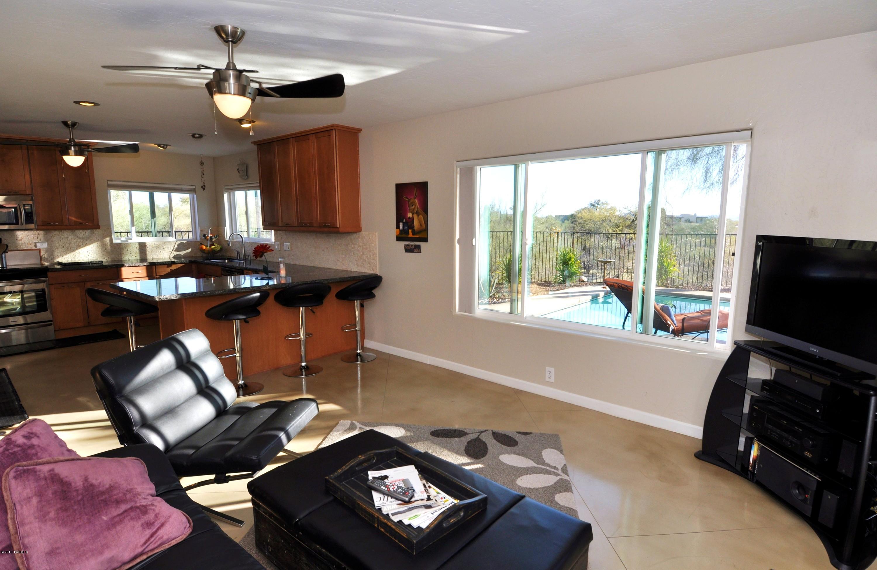 1561 W Las Lomitas Road