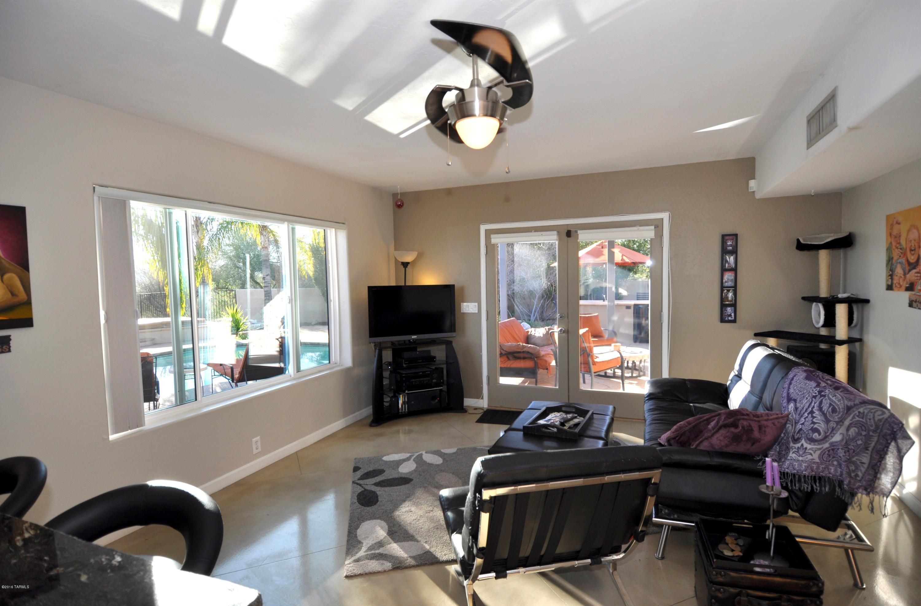 1561 W Las Lomitas Road