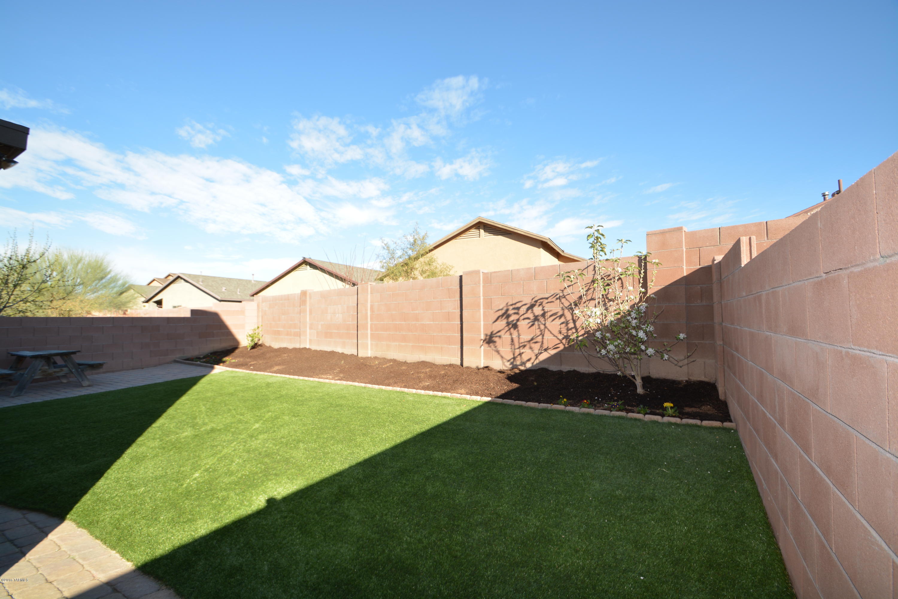 2407 E Camino Malcote
