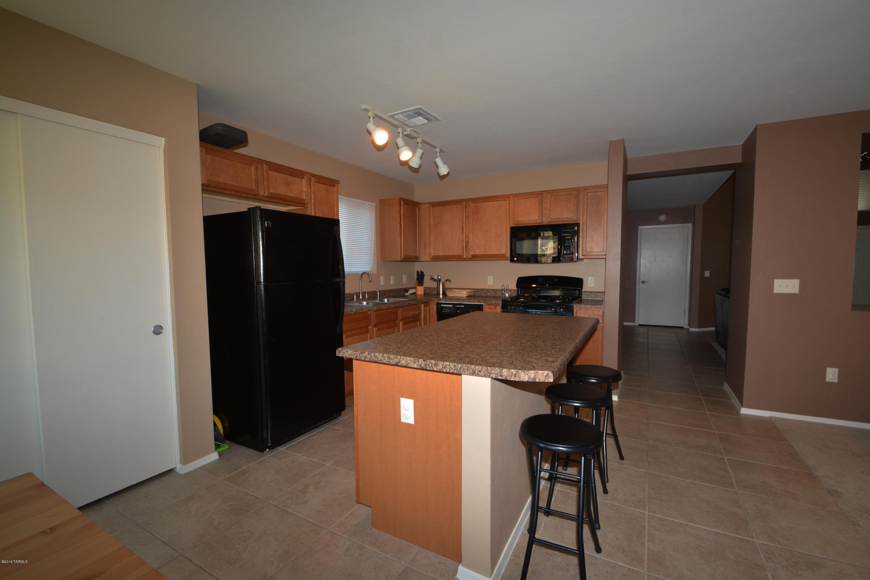 2407 E Camino Malcote
