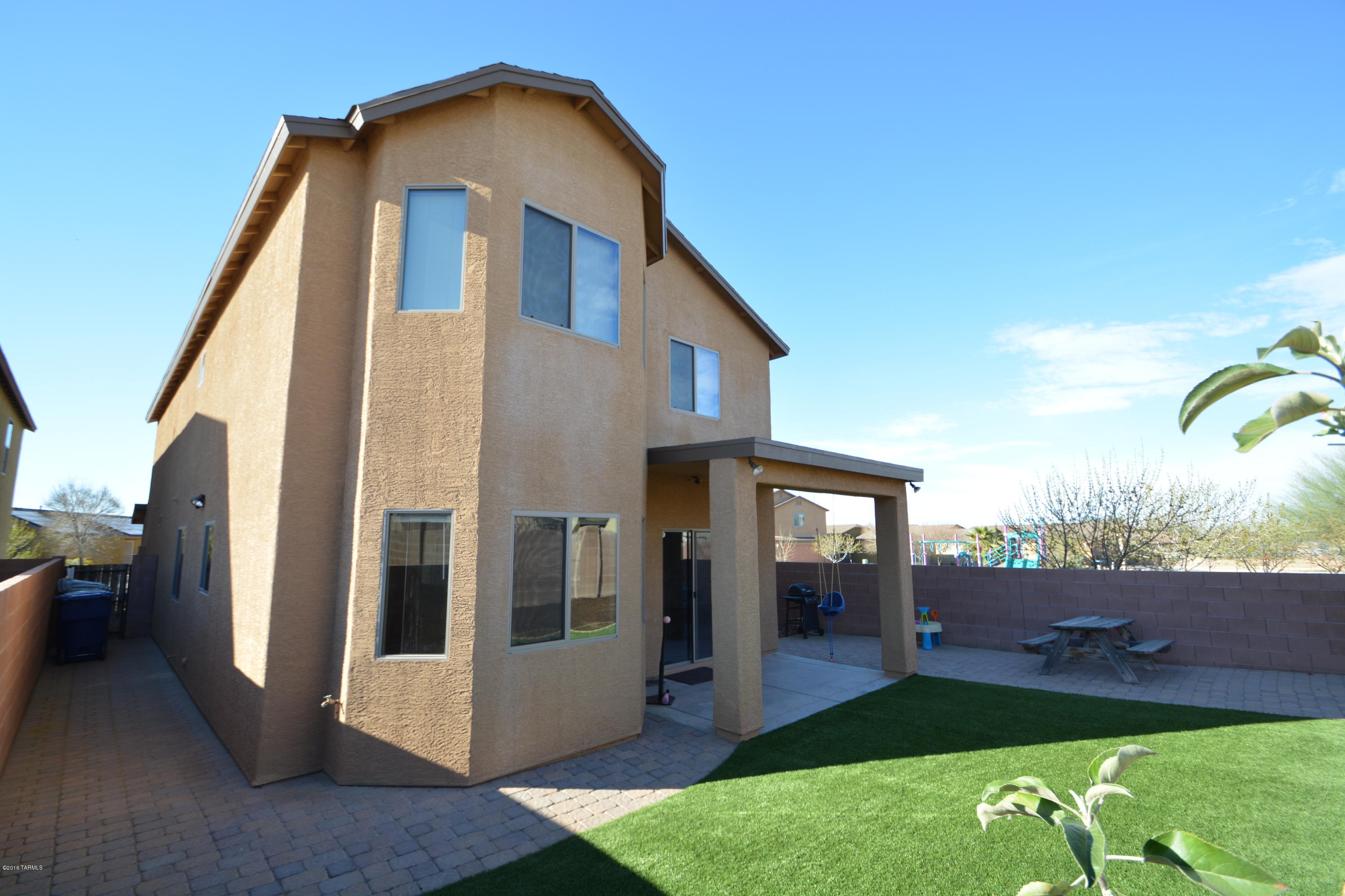 2407 E Camino Malcote