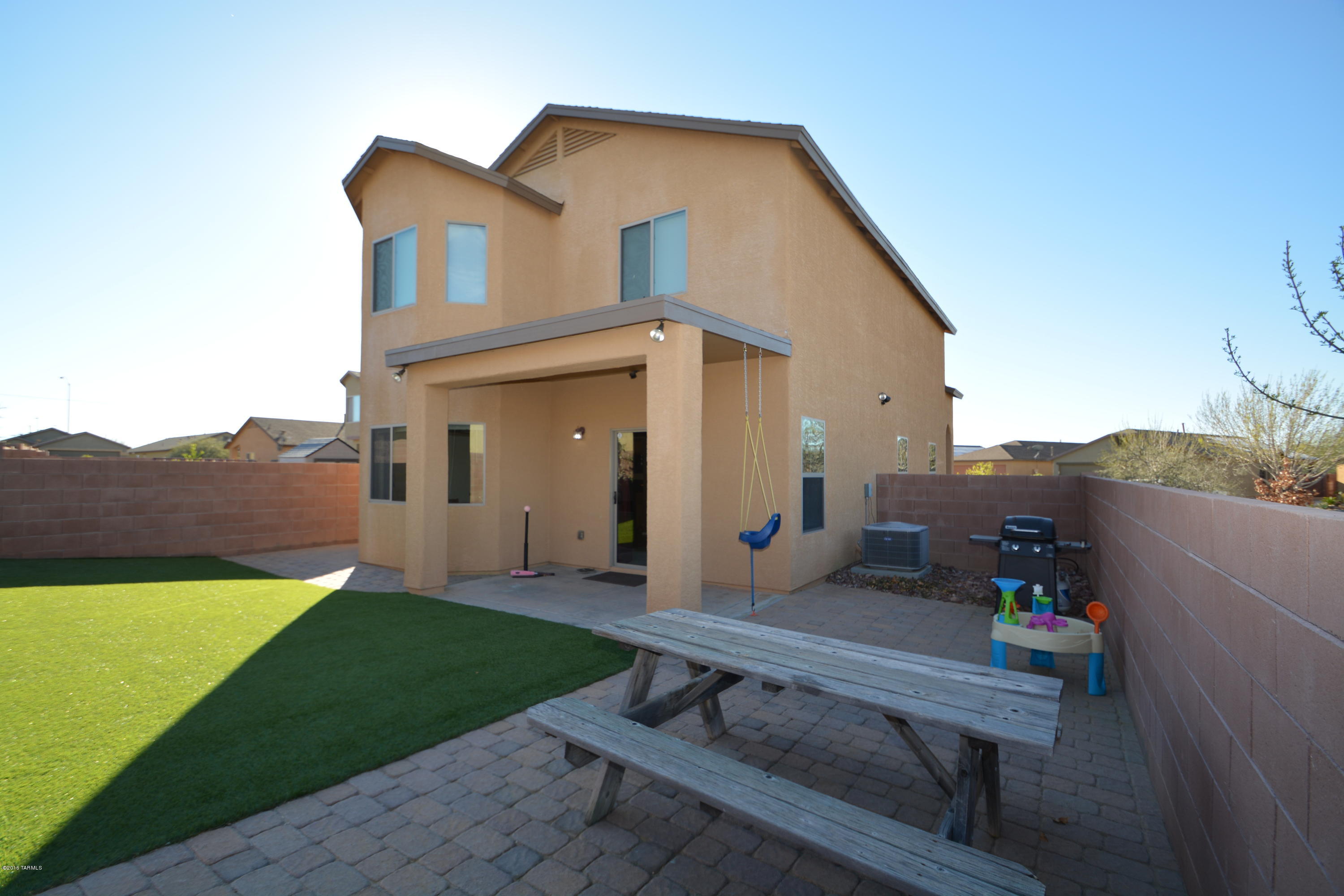 2407 E Camino Malcote