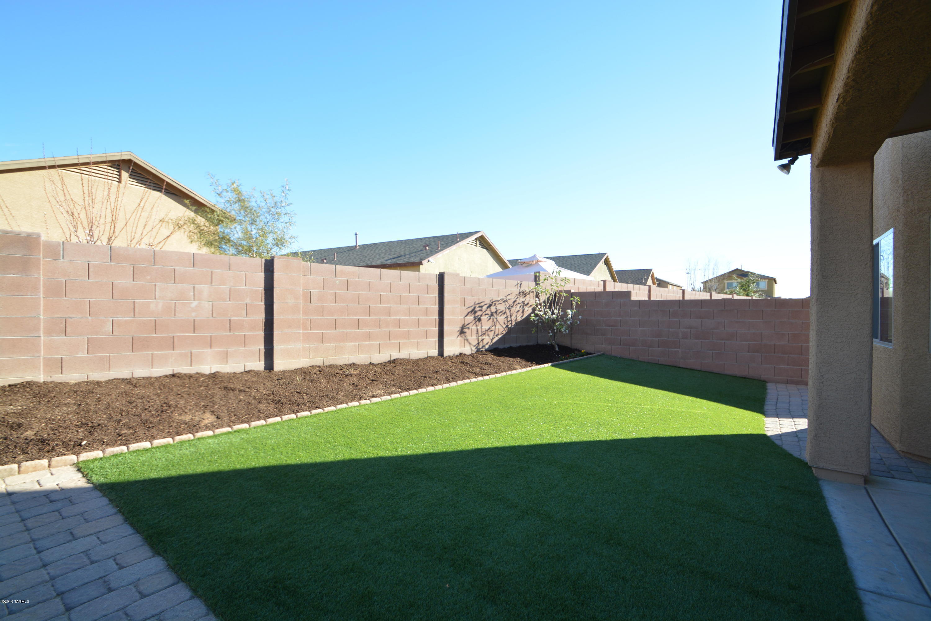 2407 E Camino Malcote