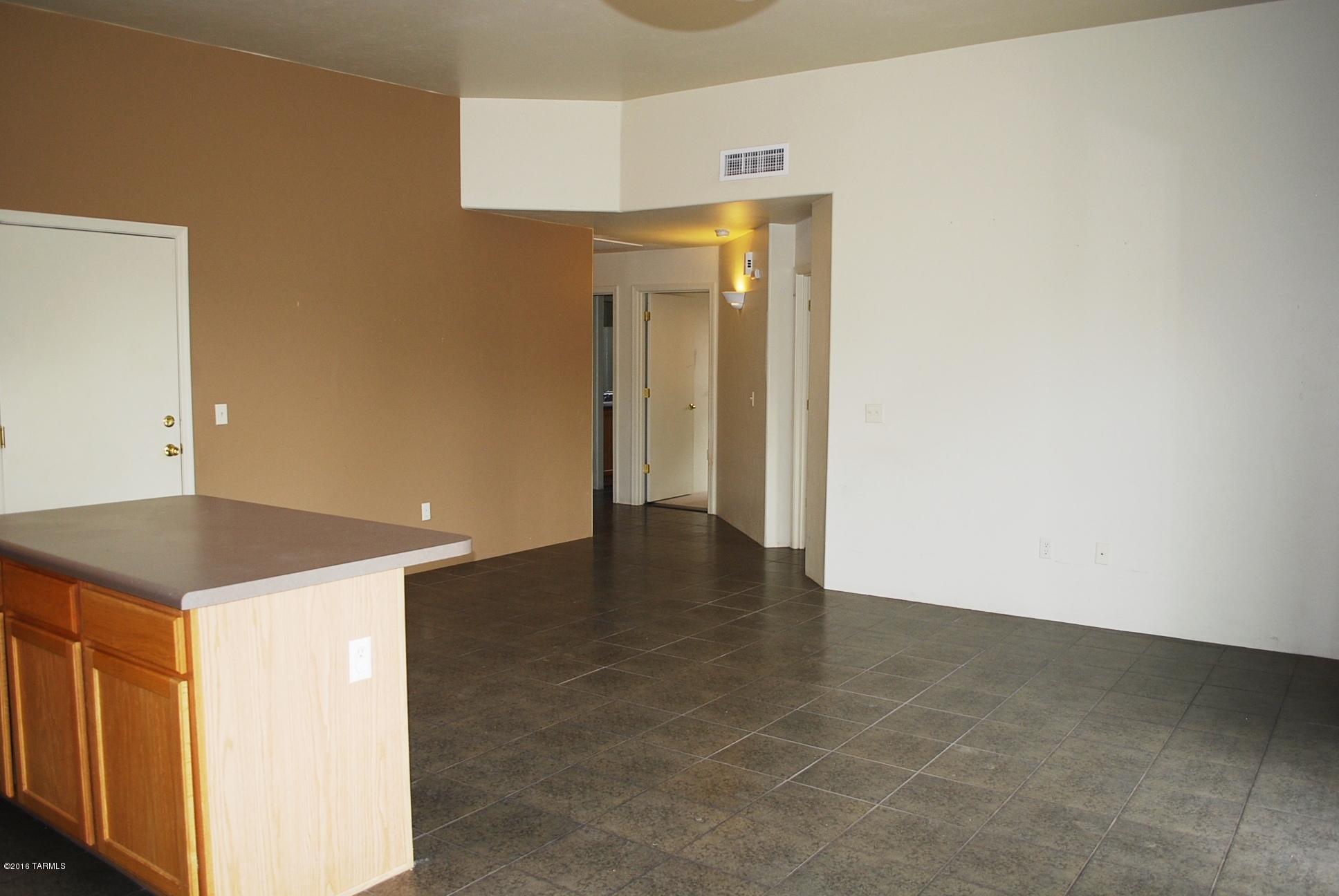 6872 S Avenida De Aventura