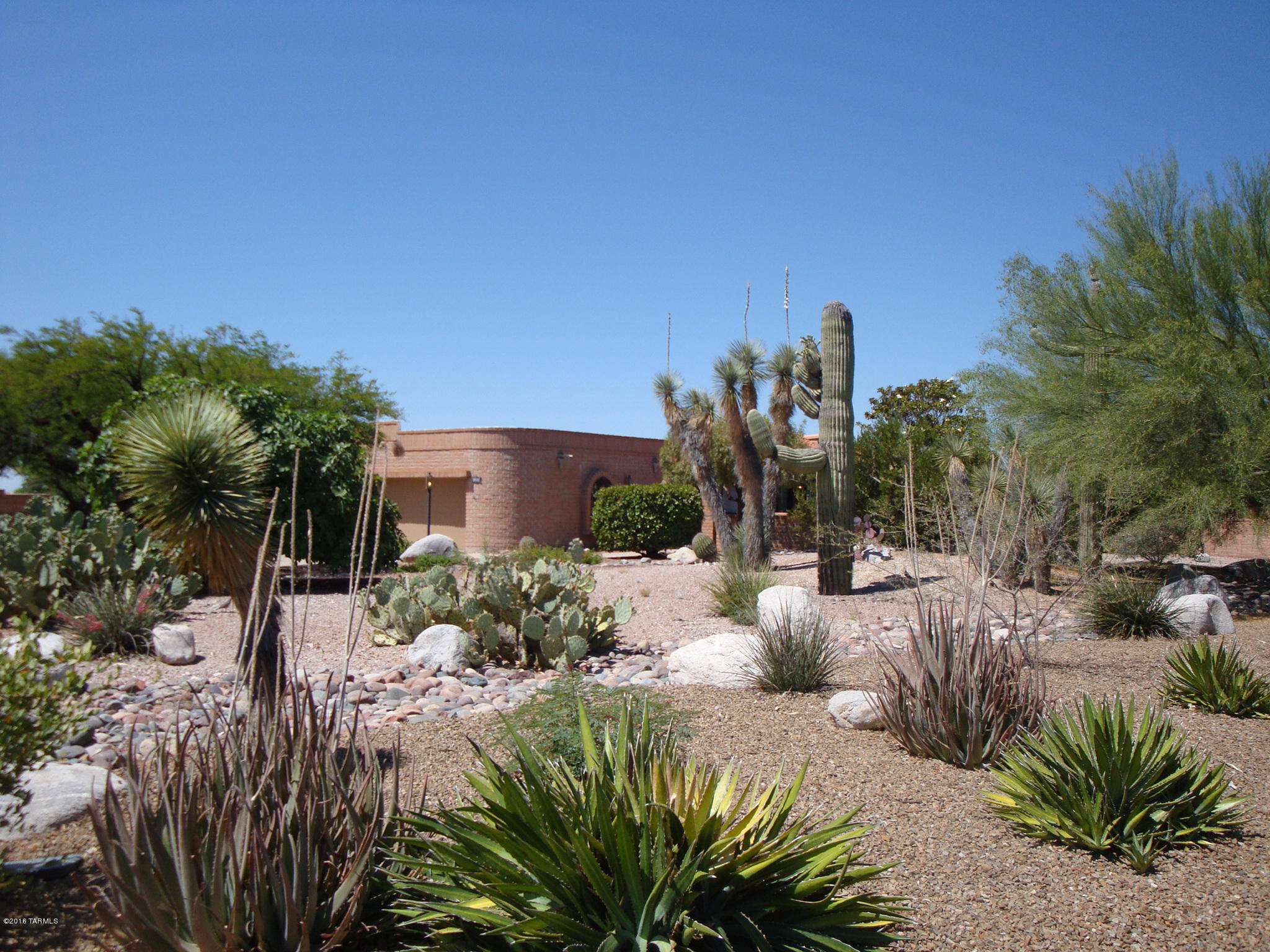 4441 N Camino Ferreo