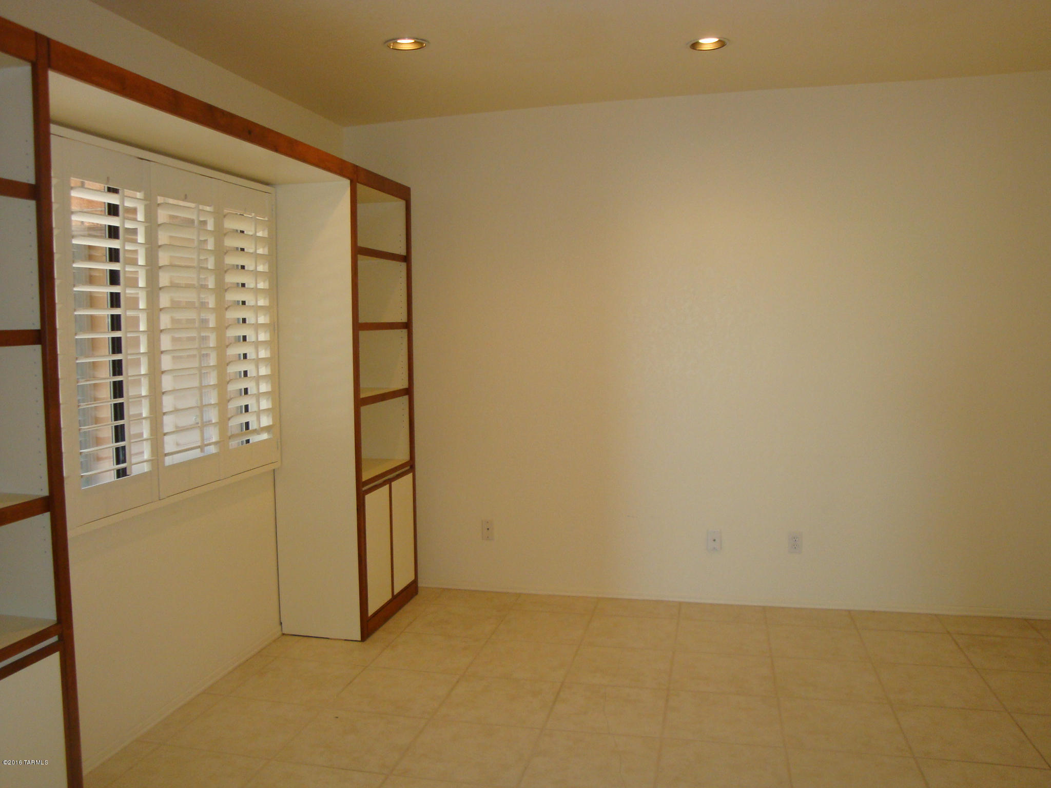 4441 N Camino Ferreo