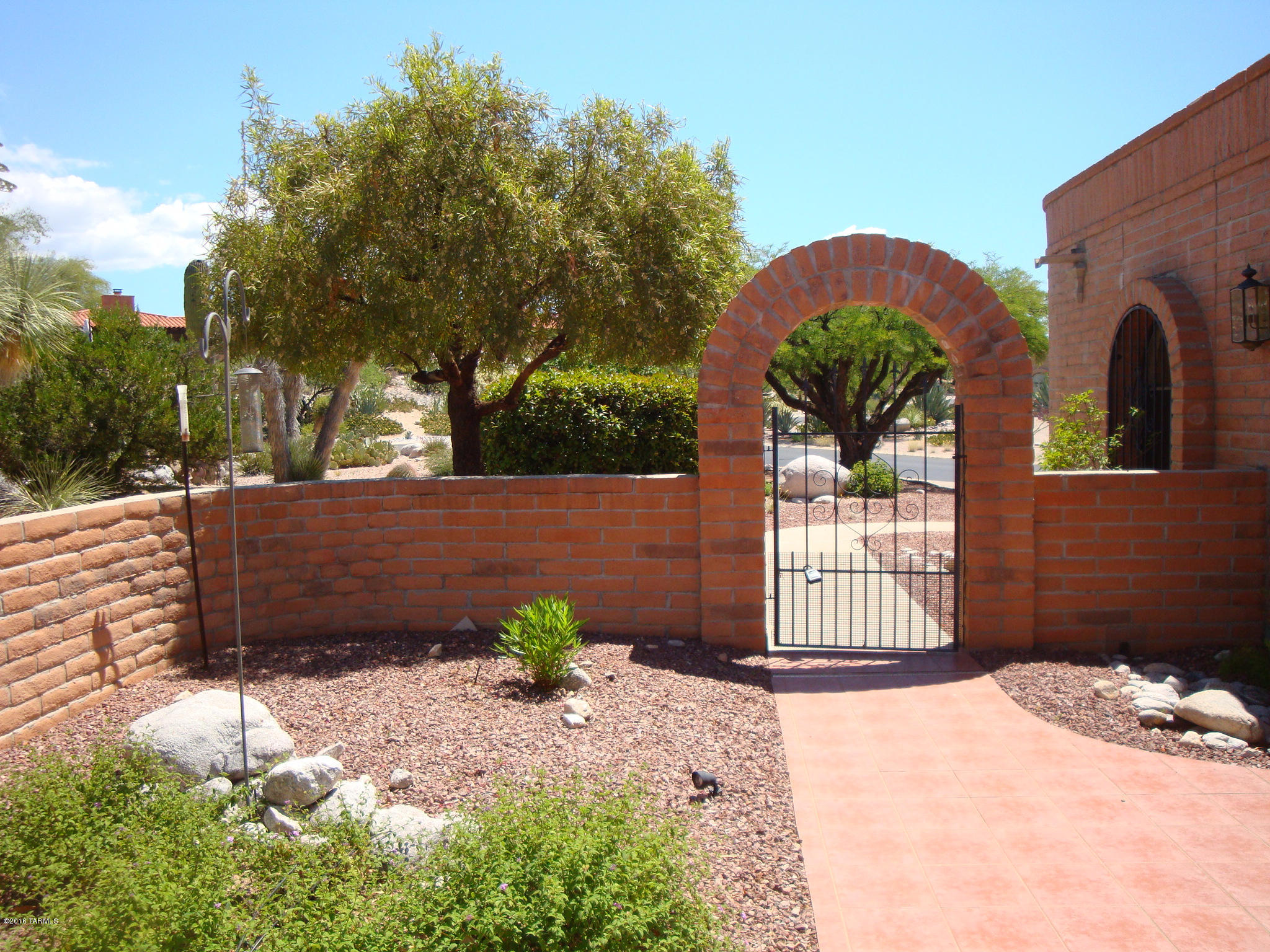 4441 N Camino Ferreo