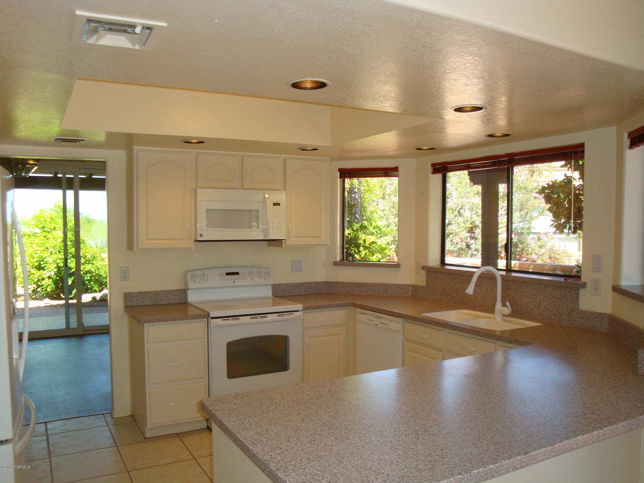 4441 N Camino Ferreo