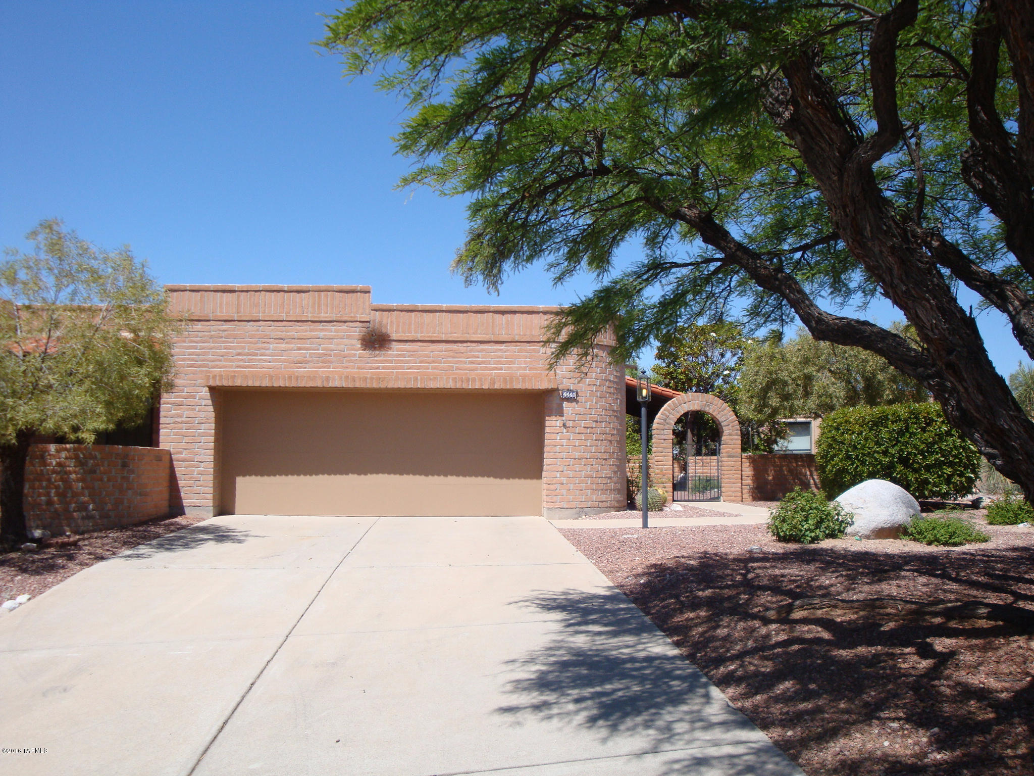 4441 N Camino Ferreo