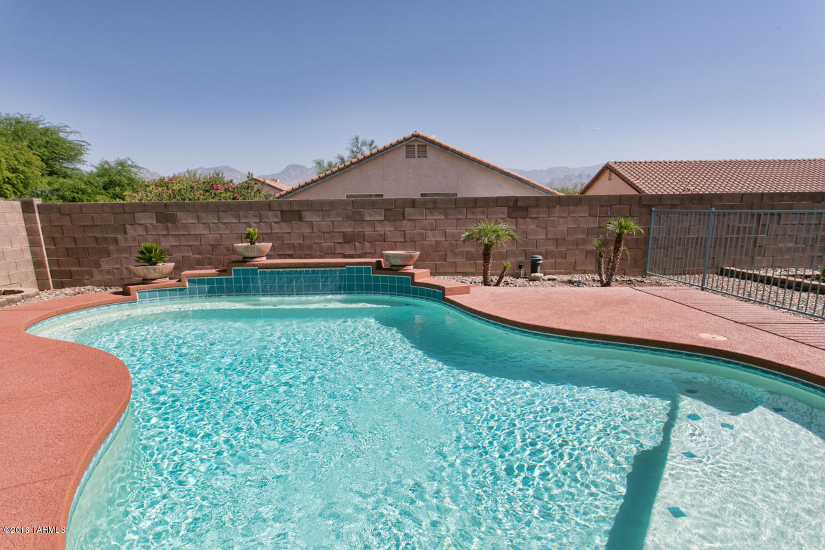 8117 E Pima Ridge Drive