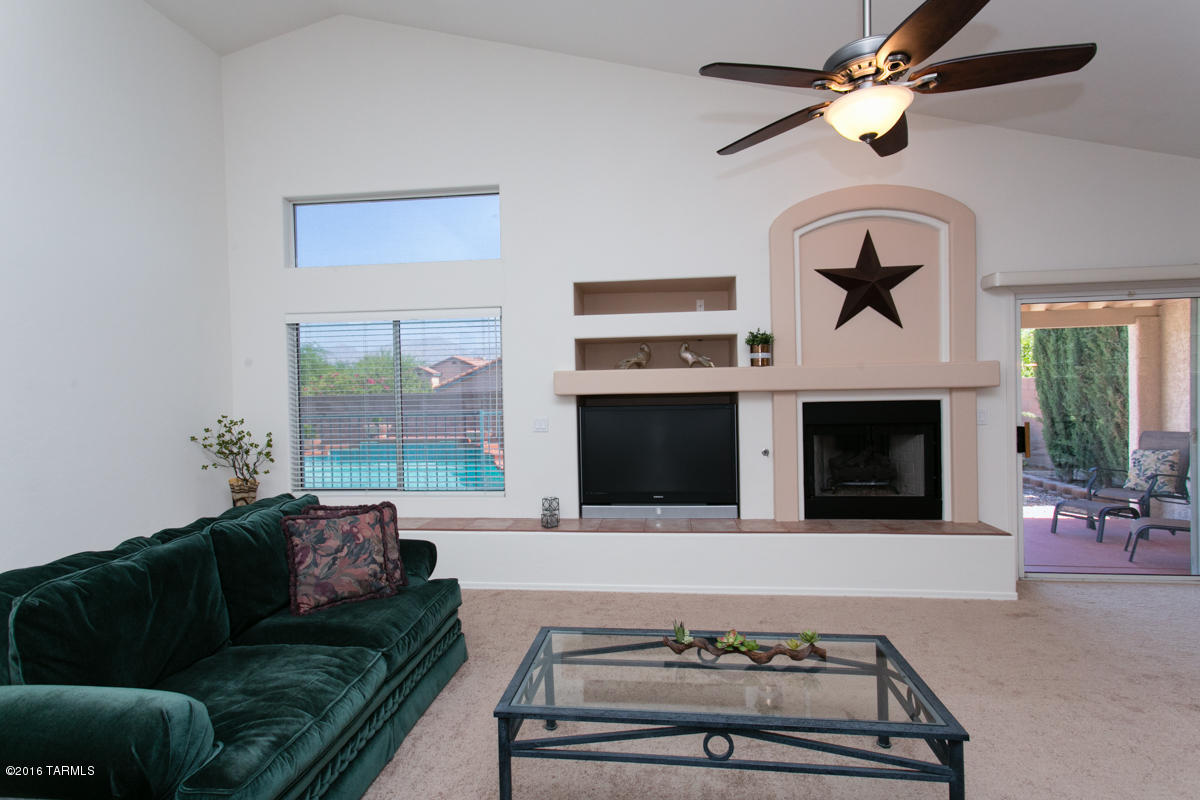 8117 E Pima Ridge Drive
