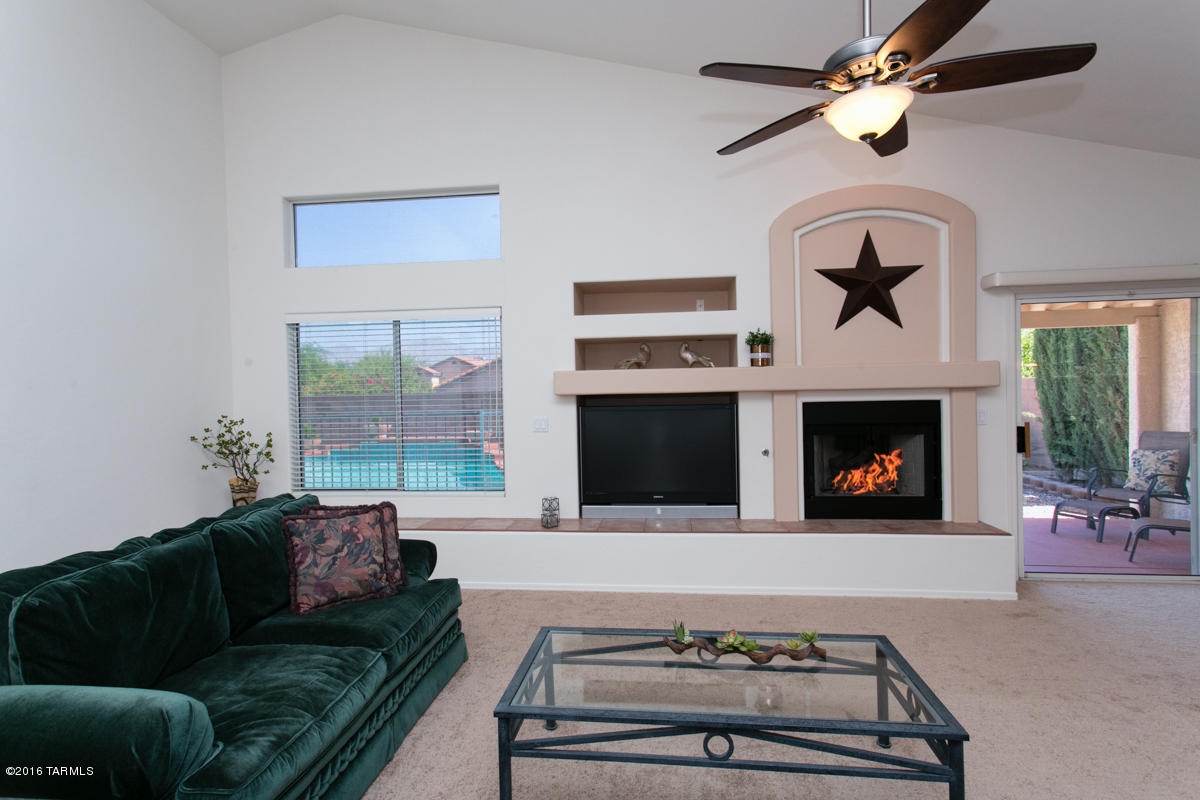 8117 E Pima Ridge Drive