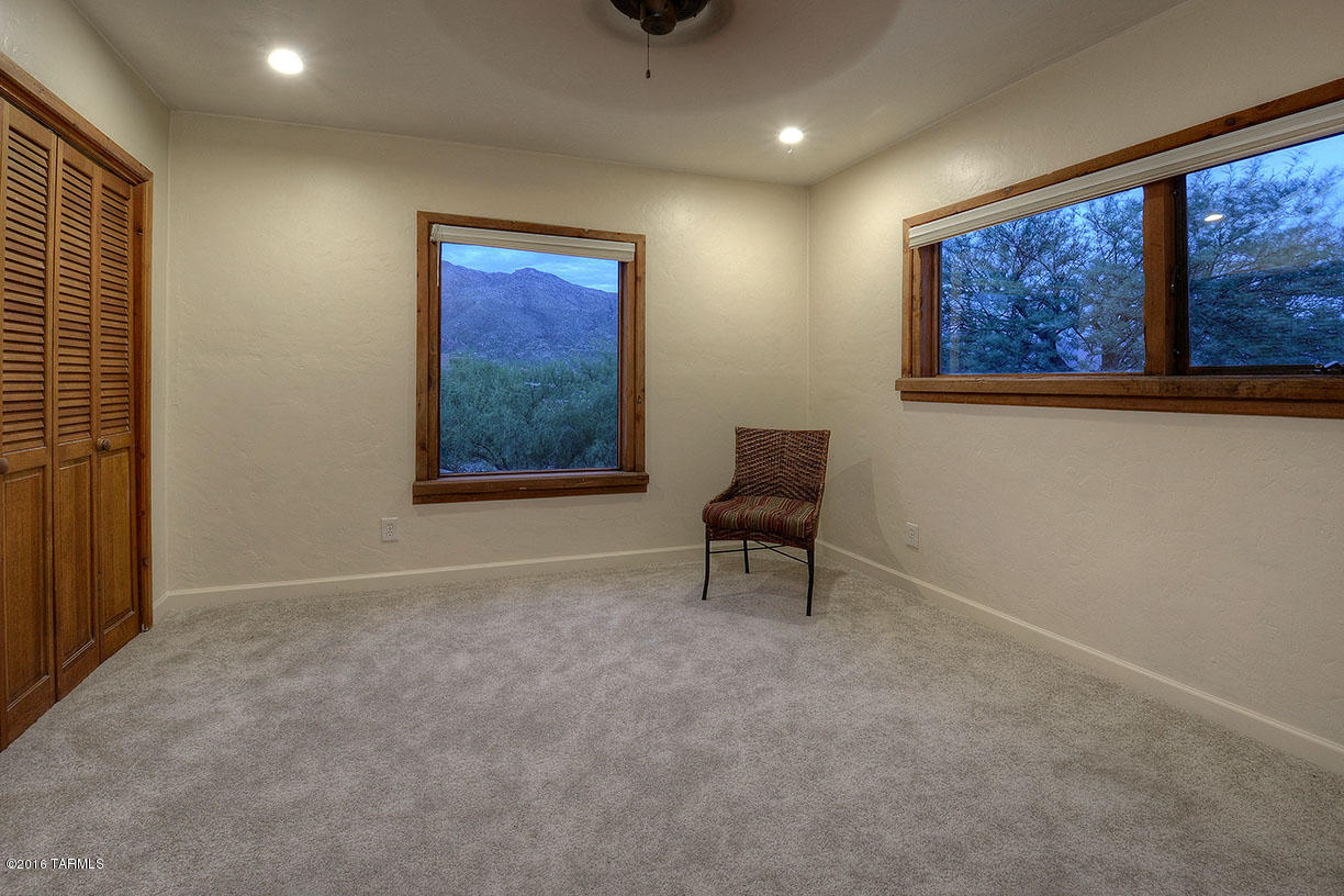 6164 E Paseo Cimarron