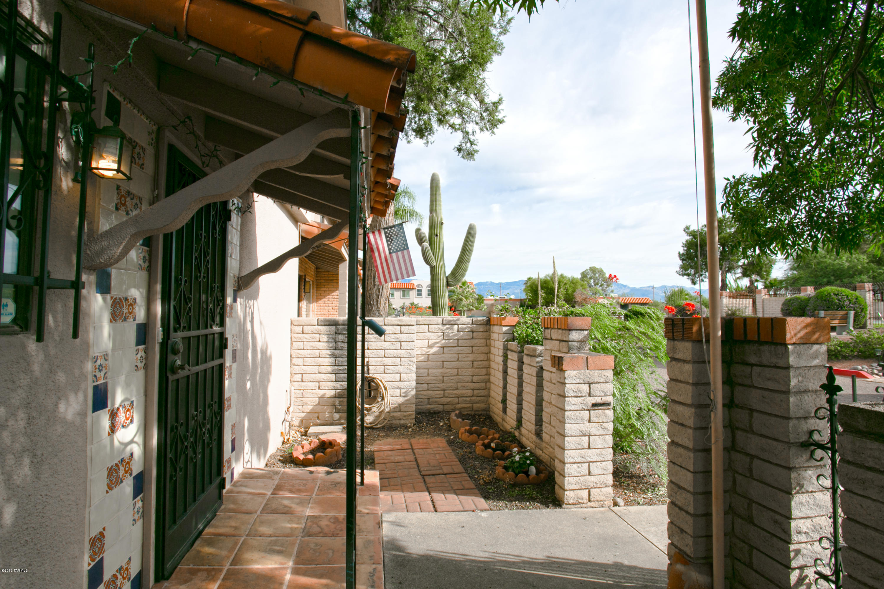 1250 S Camino Seco