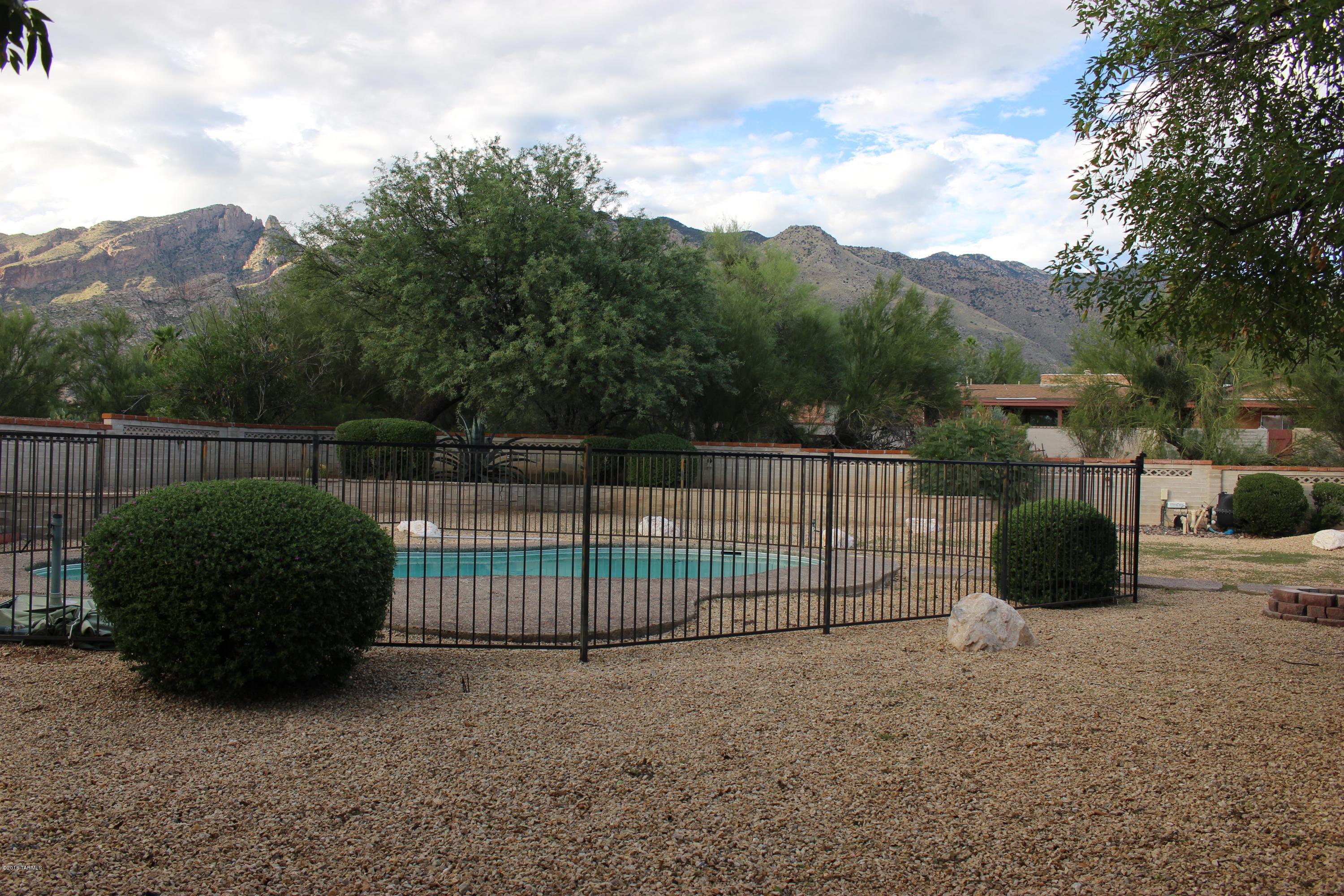5955 N Camino Esplendora