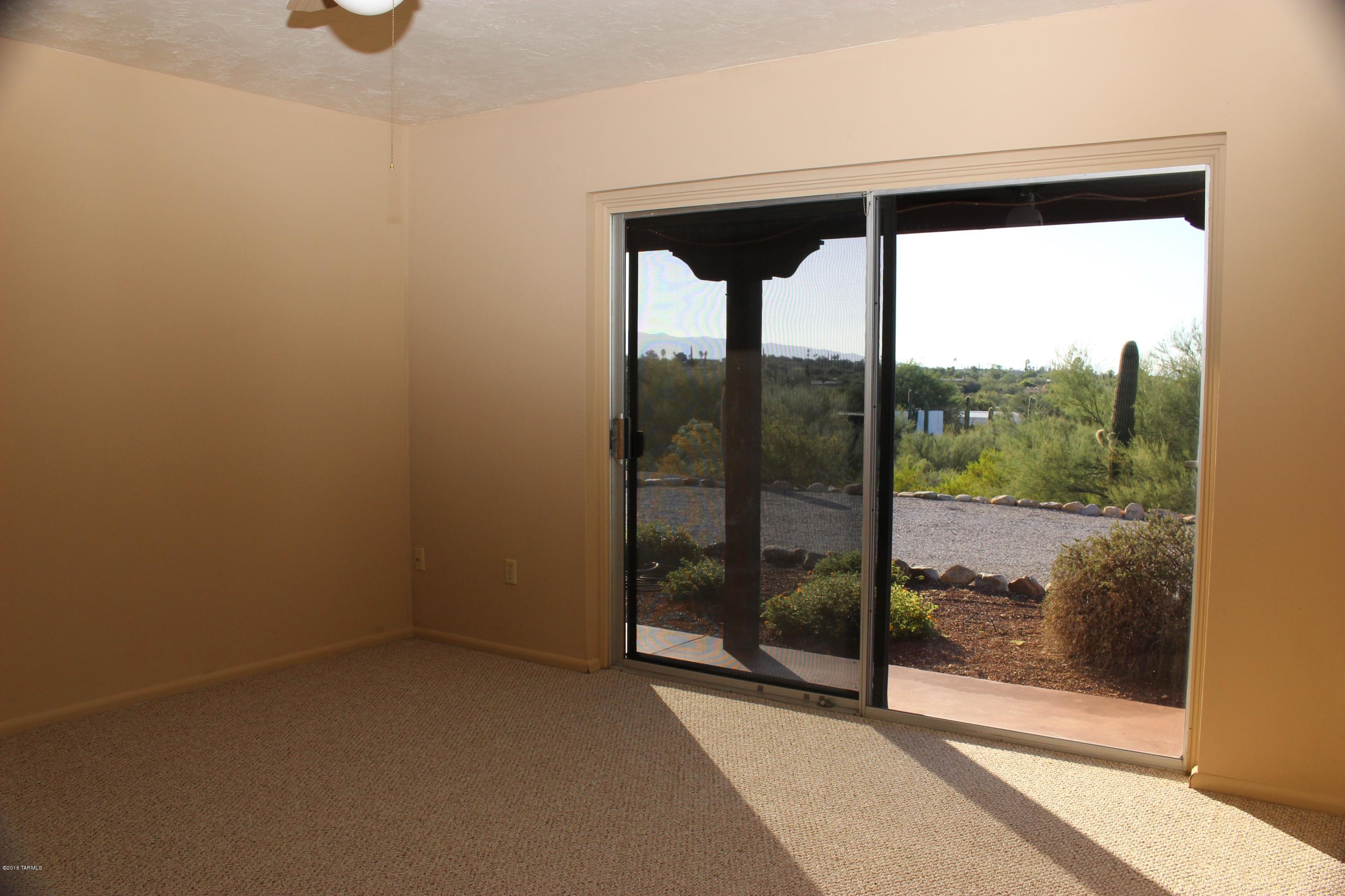 5955 N Camino Esplendora