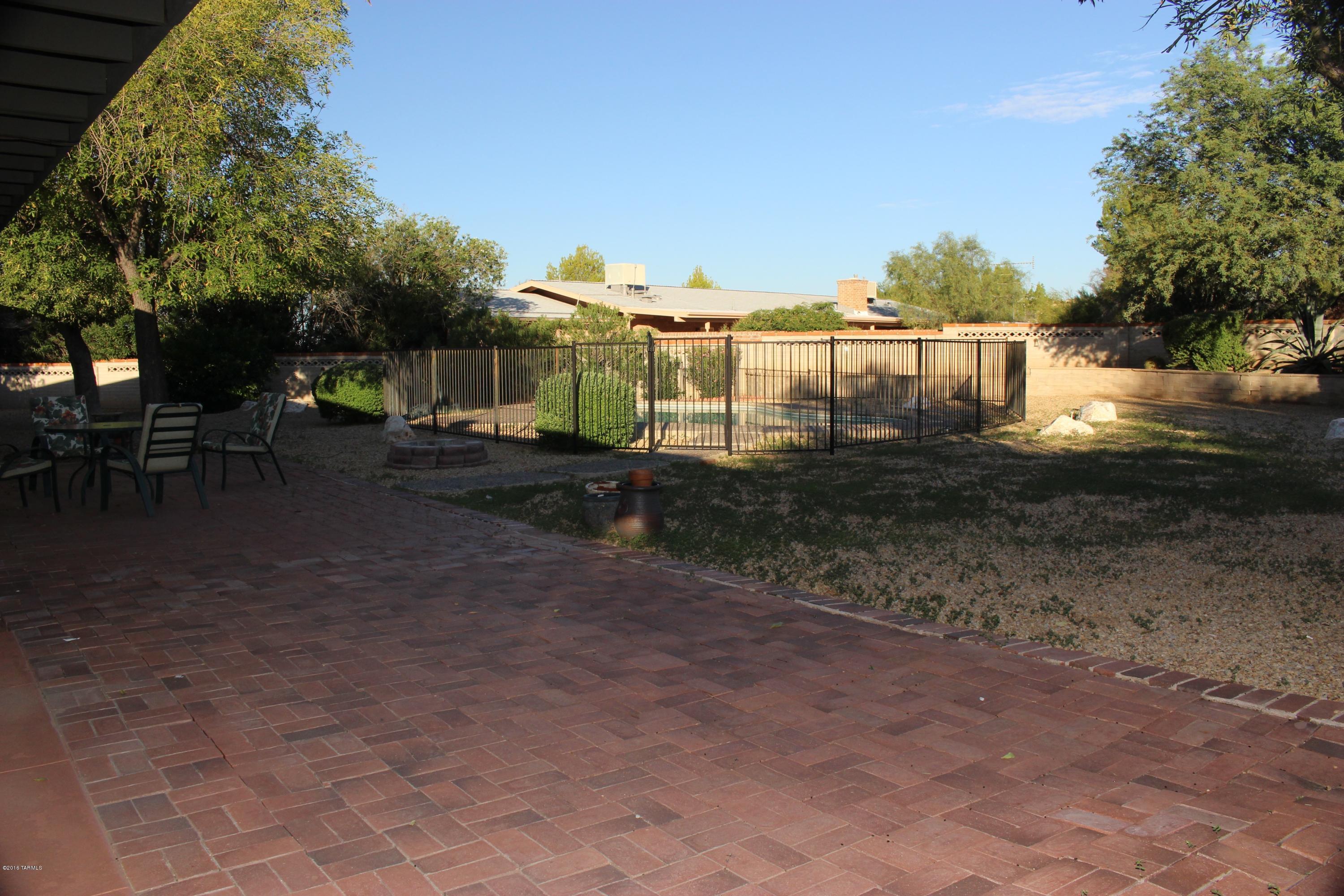 5955 N Camino Esplendora