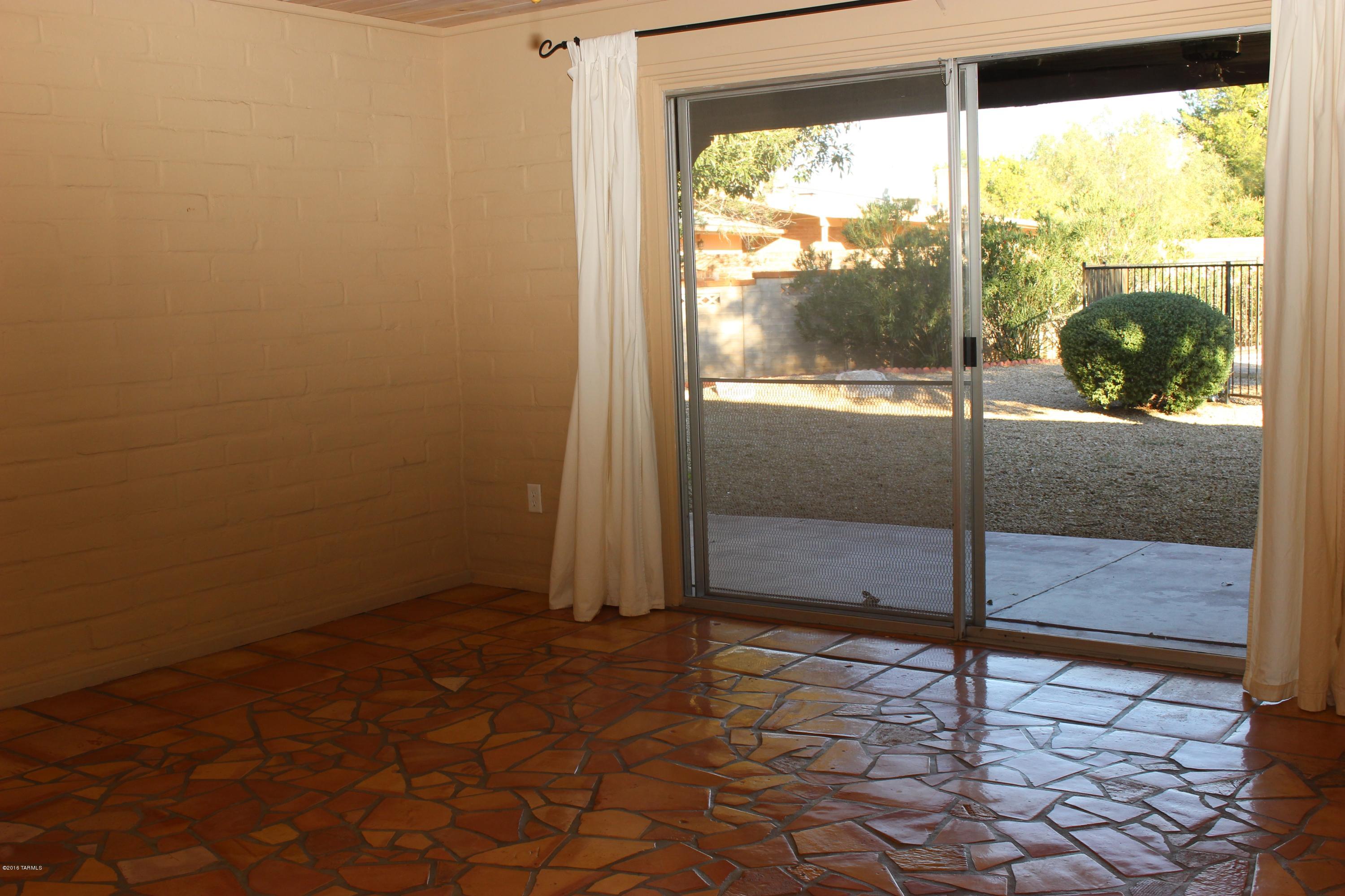 5955 N Camino Esplendora